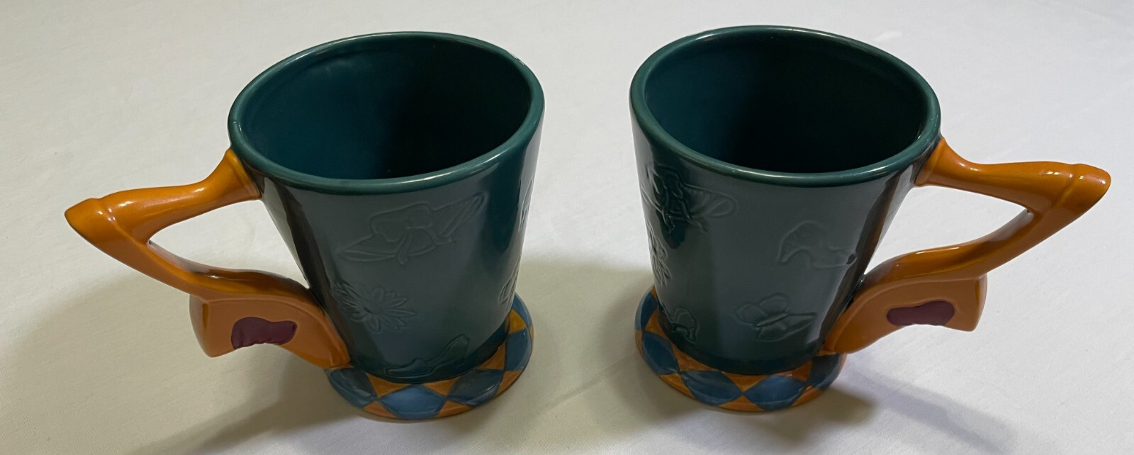RUSS BERRIE & CO. Pair of Ceramic Coffee Mugs Harry Potter Hogwarts Variant.