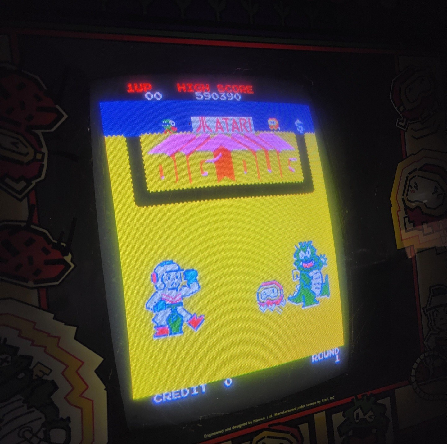 WORKING ORIGINAL - DIG DUG CLASSIC ARCADE GAME STAND UP MACHINE by ATARI 1980's
