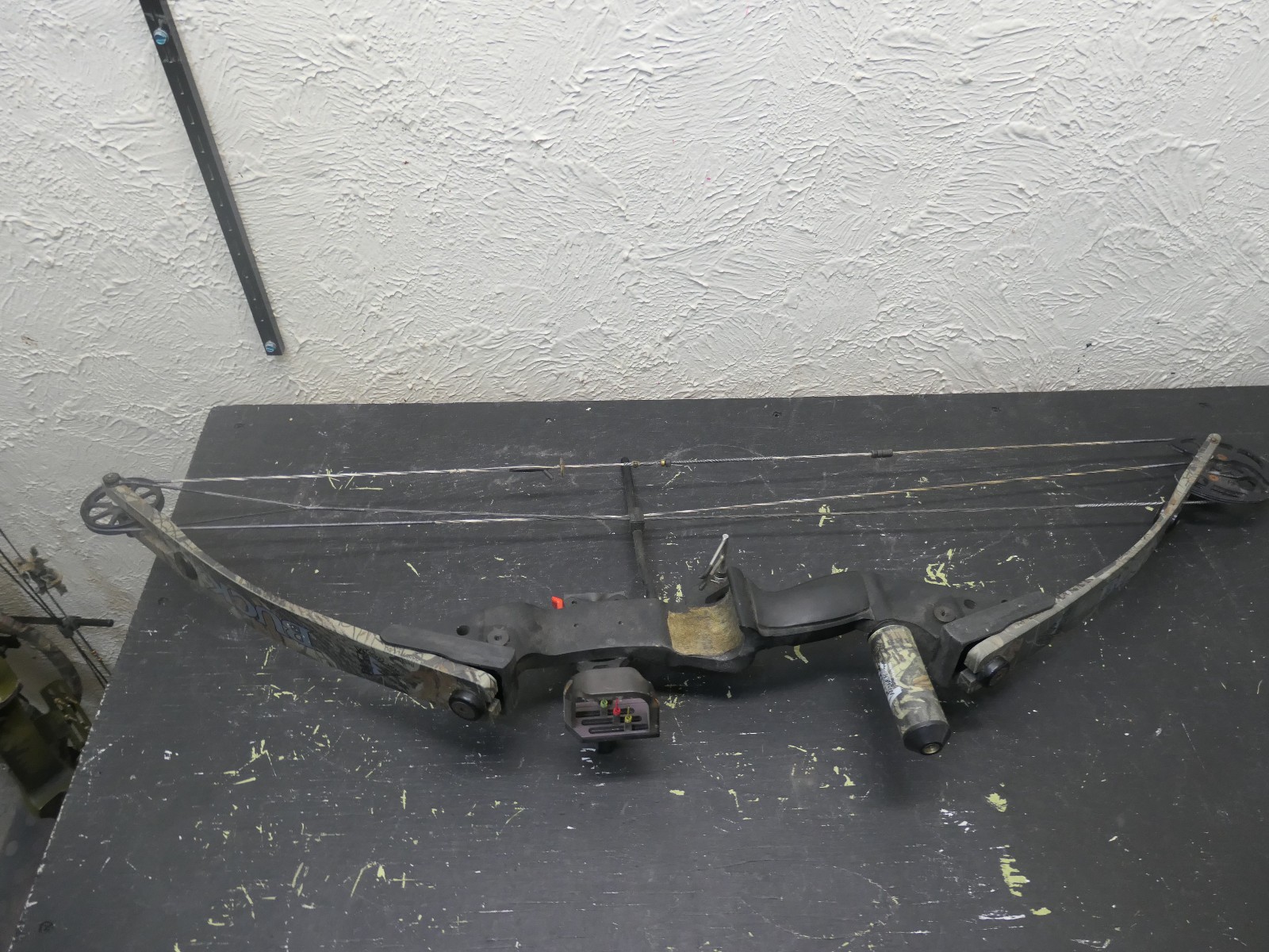 VINTAGE BUCK SABER COMPOUND BOW