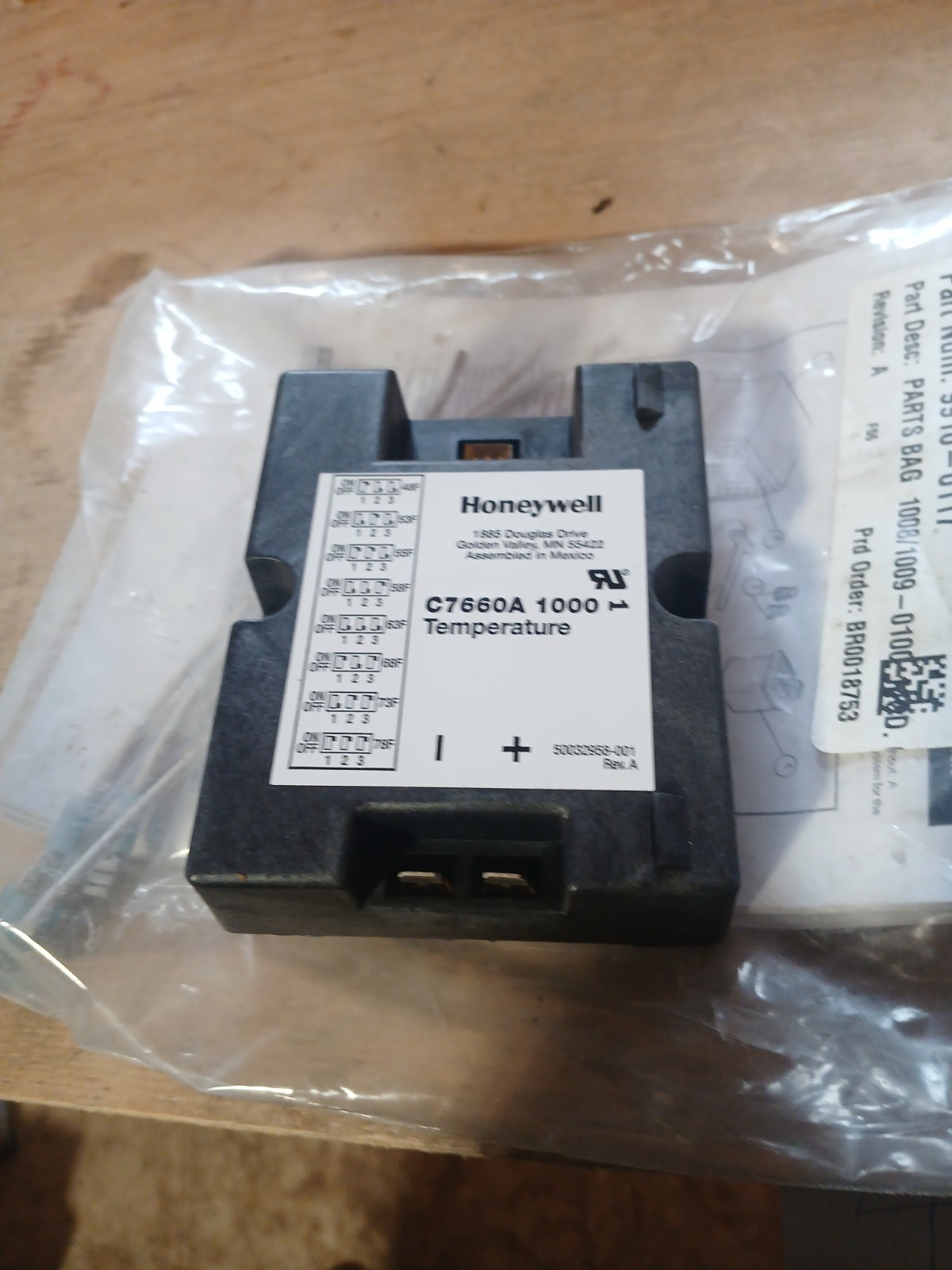 New Honeywell C7660A 1000 Electronic Temperature Transducer, Use With Economizer
