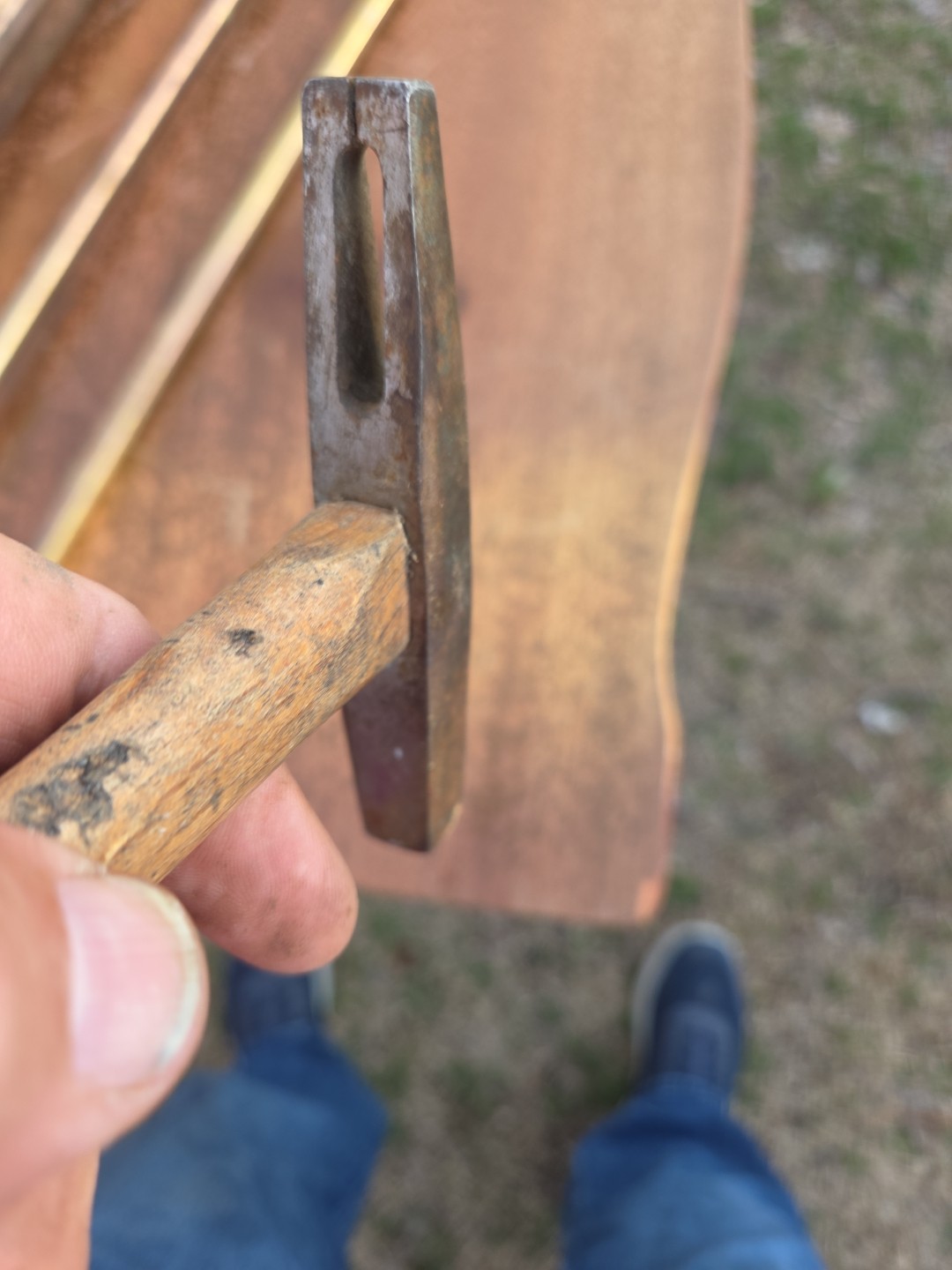 VINTAGE SPLIT HEAD TACK HAMMER BRADS SOLID HANDLE SEE PHOTO DESCRIPTION