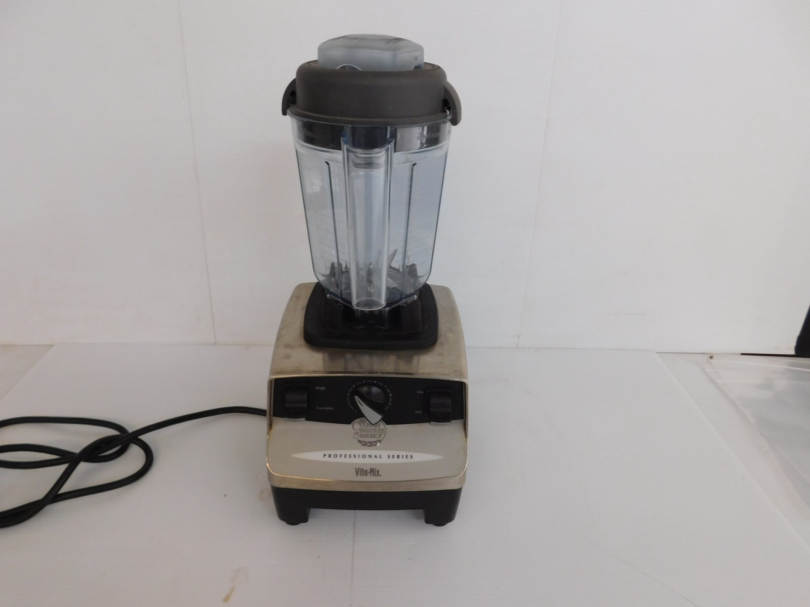 VITAMIX FOOD PREPARING MACHINE VM0103 W/ PITCHERS ASY172C & 102983D (ADQ51)