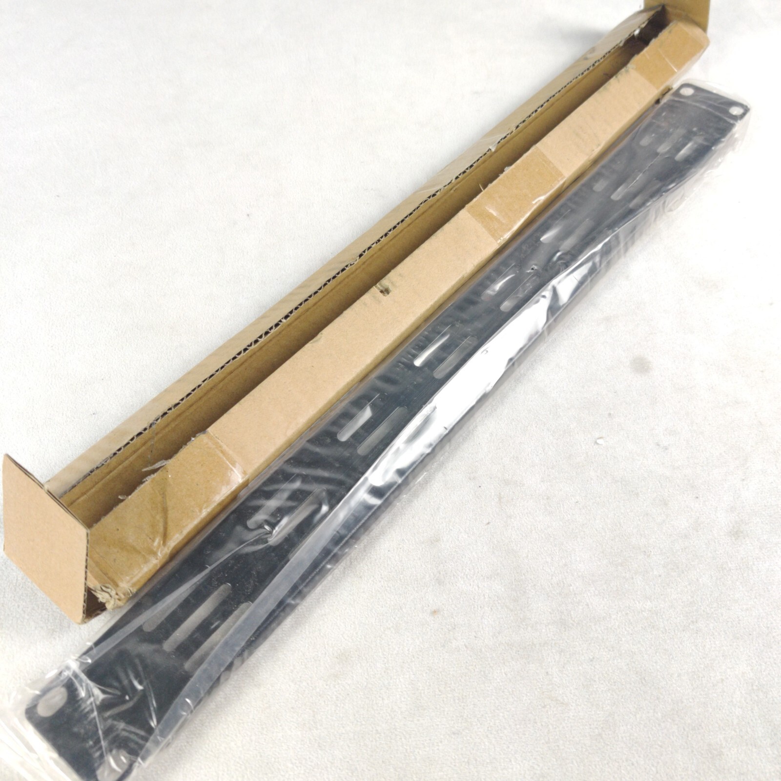 New NavePoint 1U Blank Rack Mount Panel IT Server Network Spacer Slotted Venting
