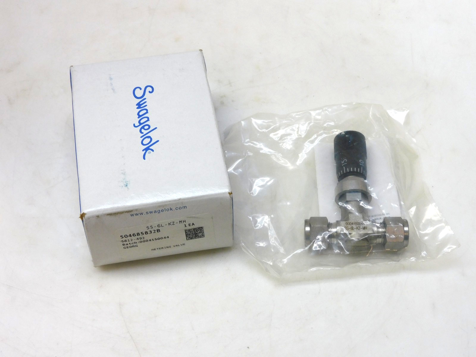Swagelok SS-6L-KZ-MH Stainless Steel Metering Valve 3/8" tube