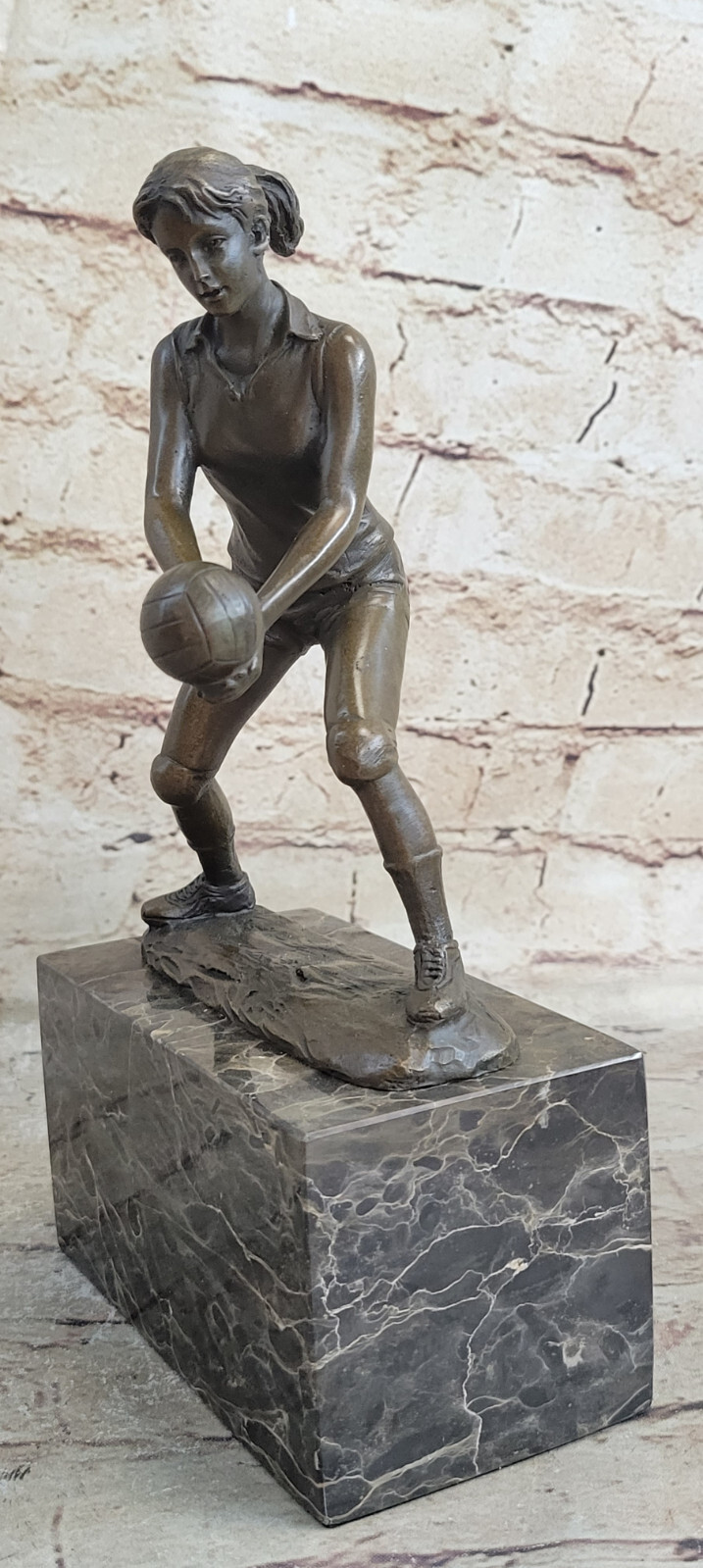 Handmade European Bronze Sculpture Girl Volleyball Olympic Sport Game Figurin