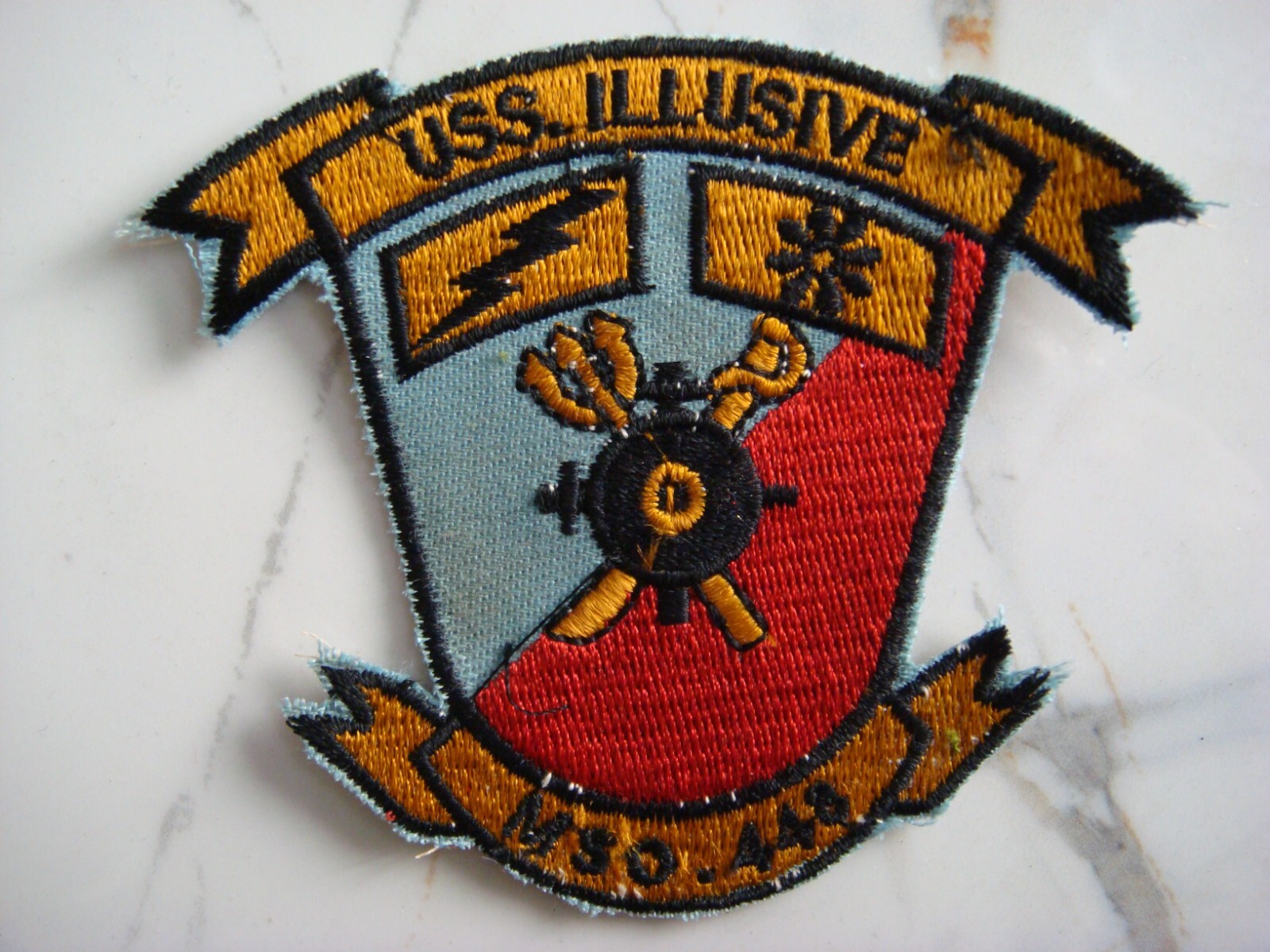 US NAVY MINESWEEPER USS ILLUSIVE MSO-448,  VIETNAM WAR PATCH