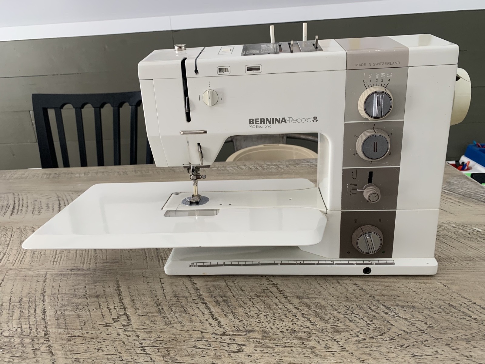 BERNINA 930 Record Electronic Sewing Machine w/ Case & Pedal WORKS, TESTED