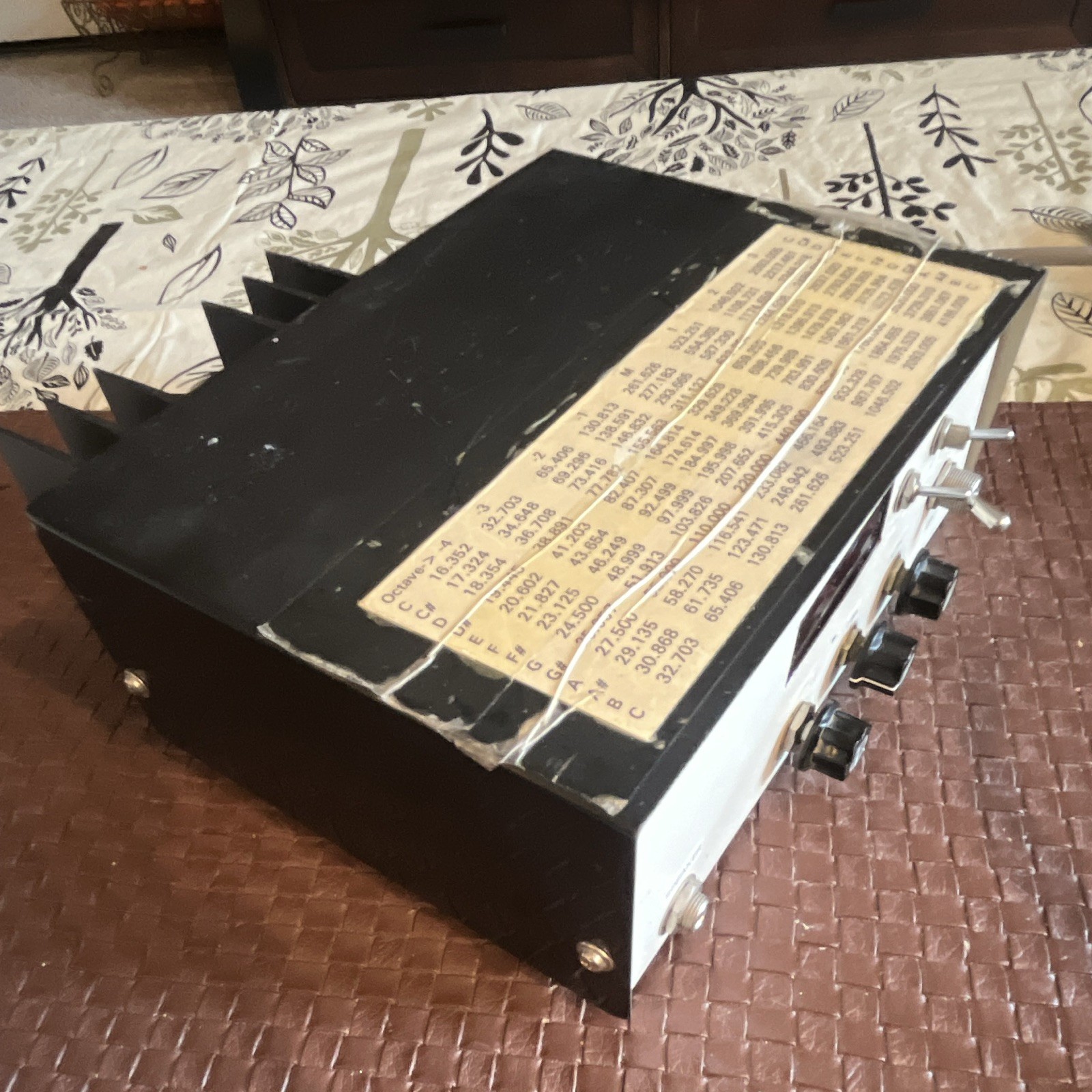 RF Signal Generator/audio Frequency Synthesizer w/ Digital Display &