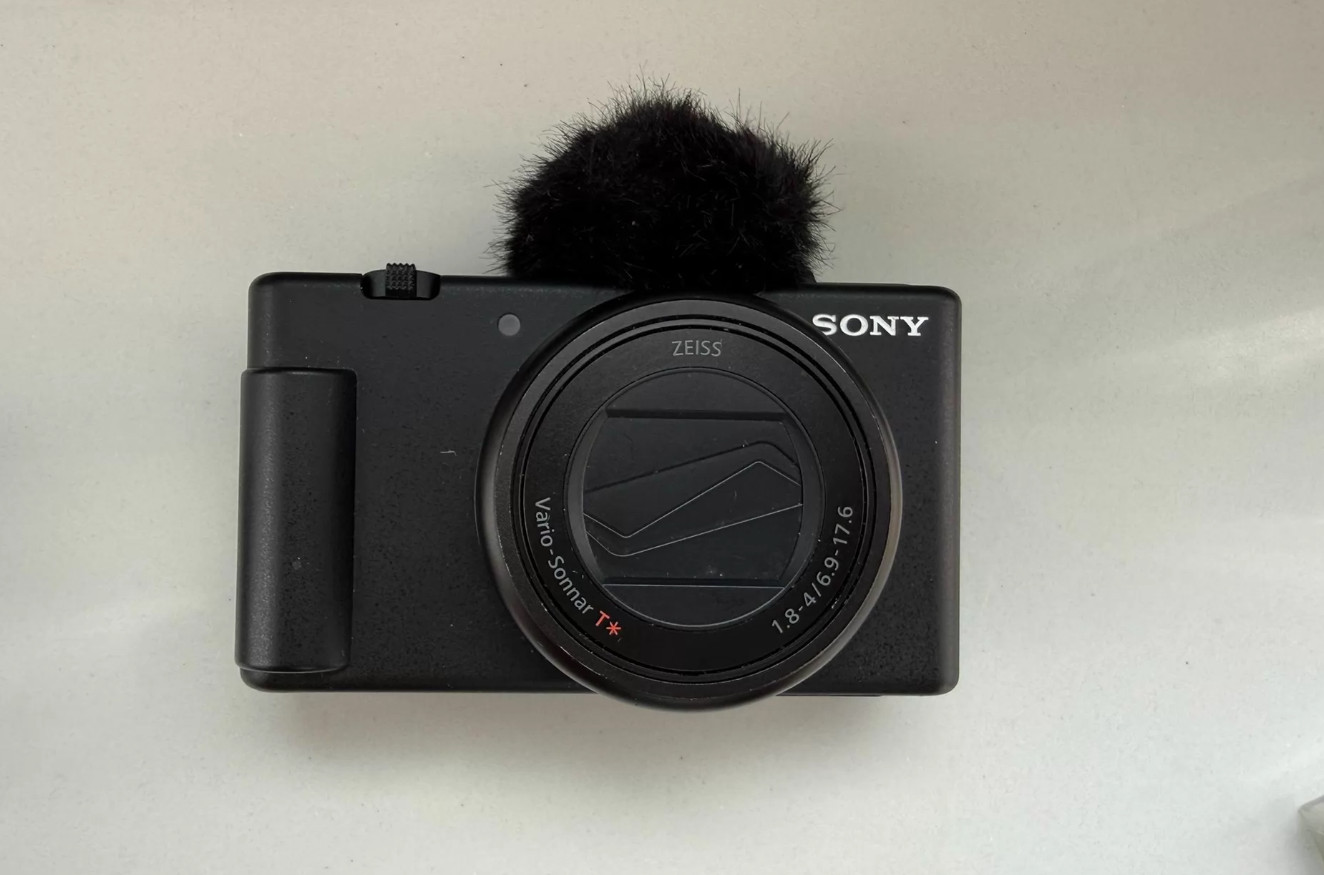 Sony ZV - 1M2 1 Inch Sensor 4K HD Portable Cam Excellent Vlogging Companion