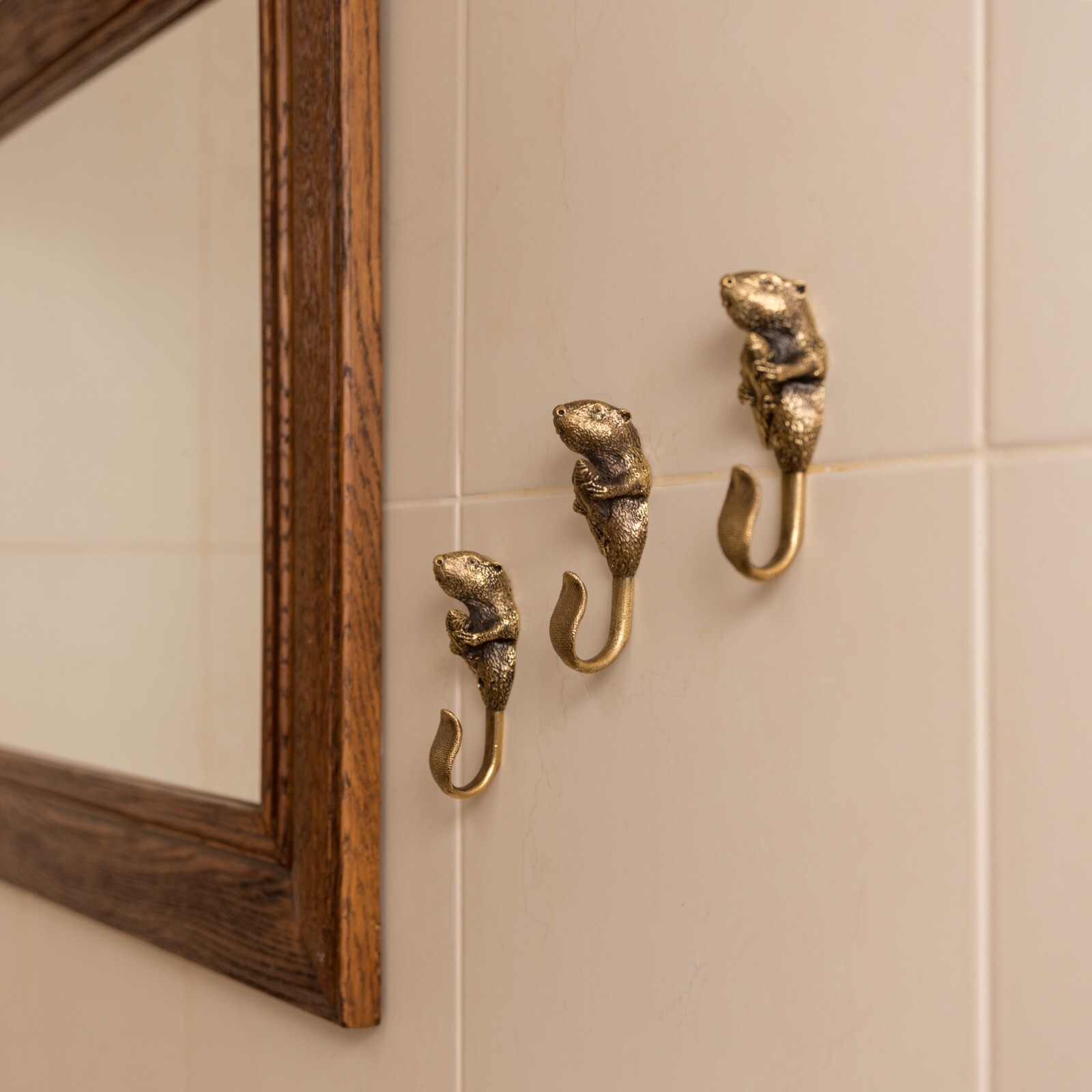 Brass beaver-shaped wall hook, sturdy decorative hook. Wall hooks unique