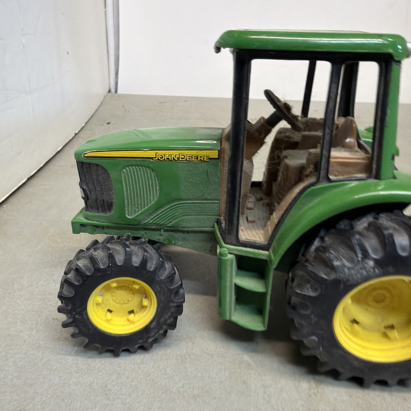 ERTL John Deere Tractor & Trailer 1759 Die Cast / Plastic