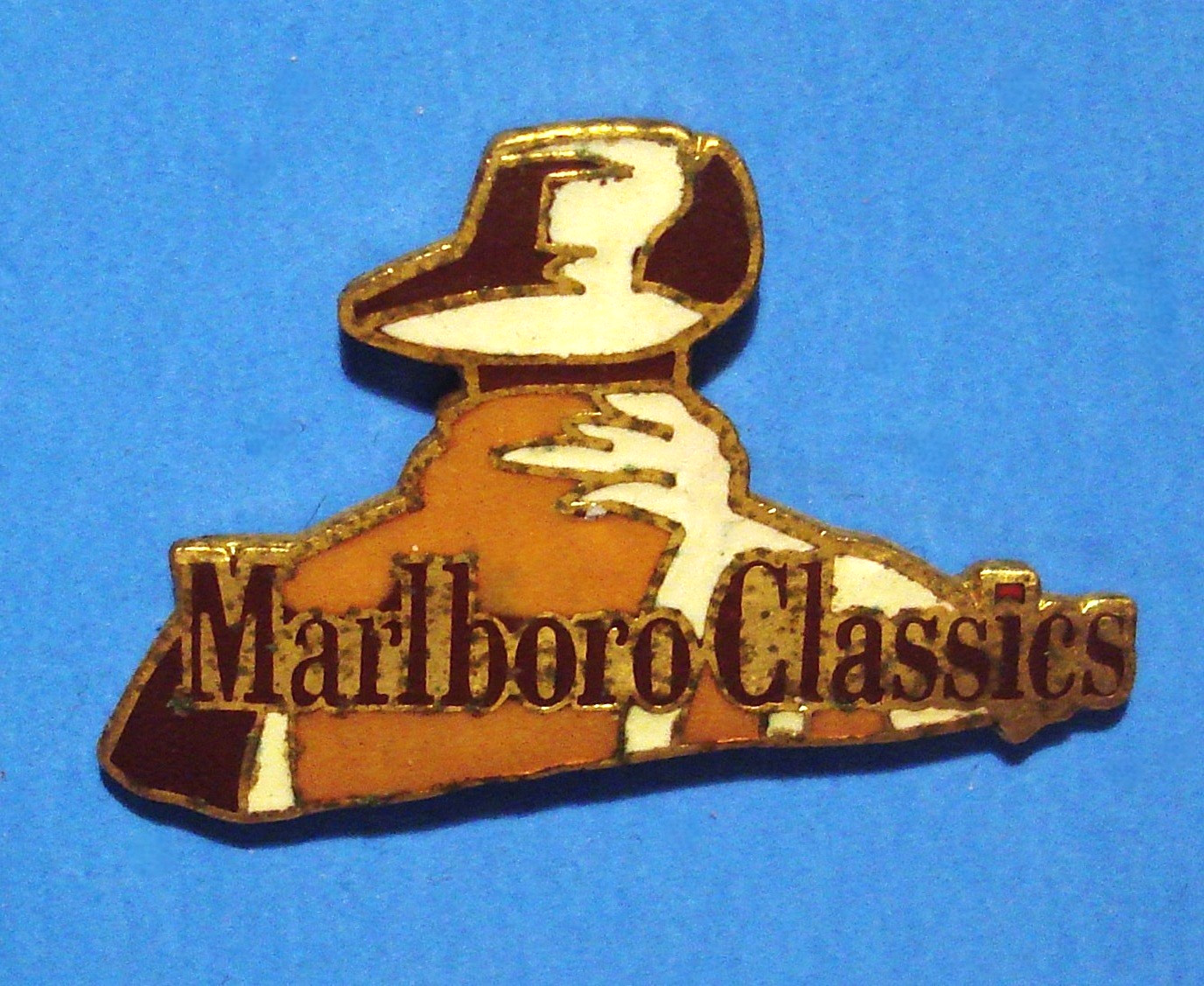 MARLBORO CIGARETTE ADVERTISING - MARLBORO CLASSICS - VINTAGE LAPEL PIN - HAT PIN