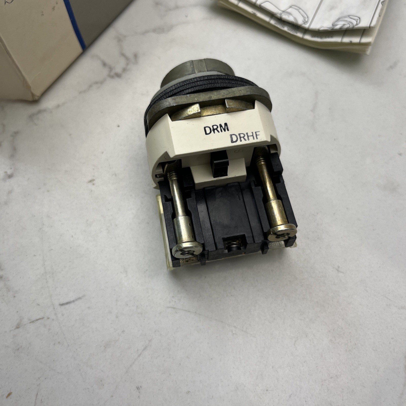 800T-H19 Allen Bradley Selector Switch (As Pictured)
