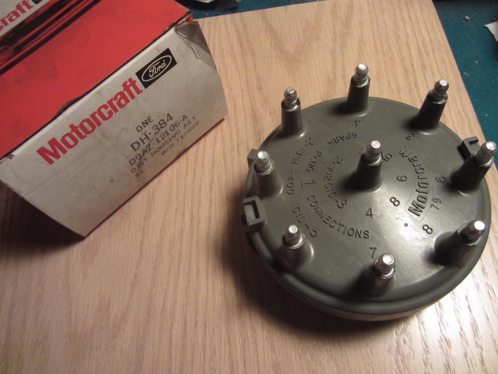 Motorcraft DH384 8 cyl distributor cap 1979 80 81 Ford Lincoln Mercury