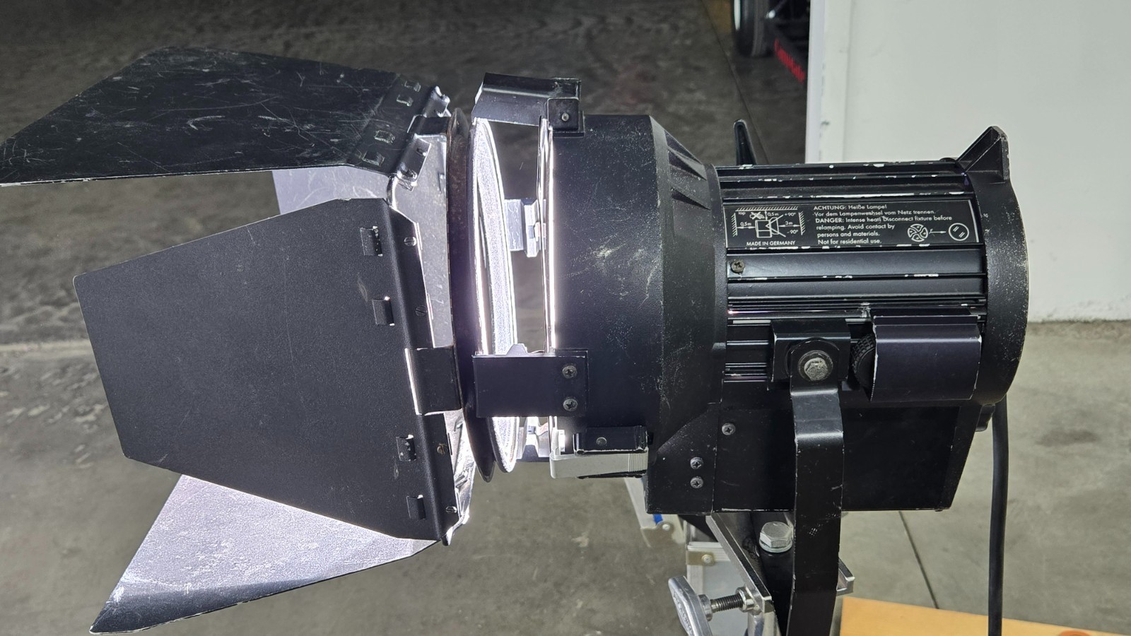 ARRI Arrisun 575 HMI Par Light  12 + 575W & 1200W electronic Ballast