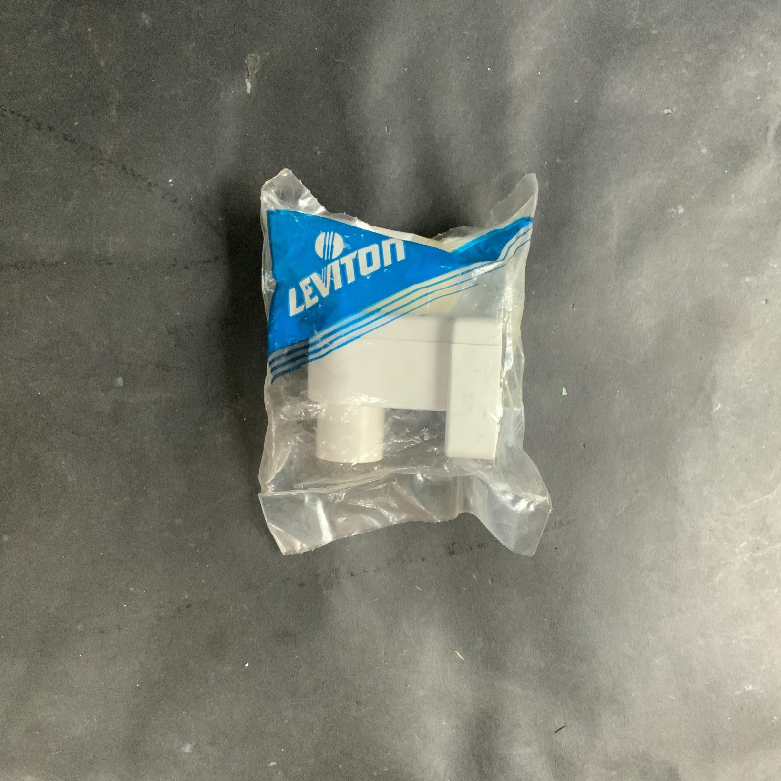 LEVITON 5C399 FLUORESCENT LAMP HOLDER ($5 OBO)