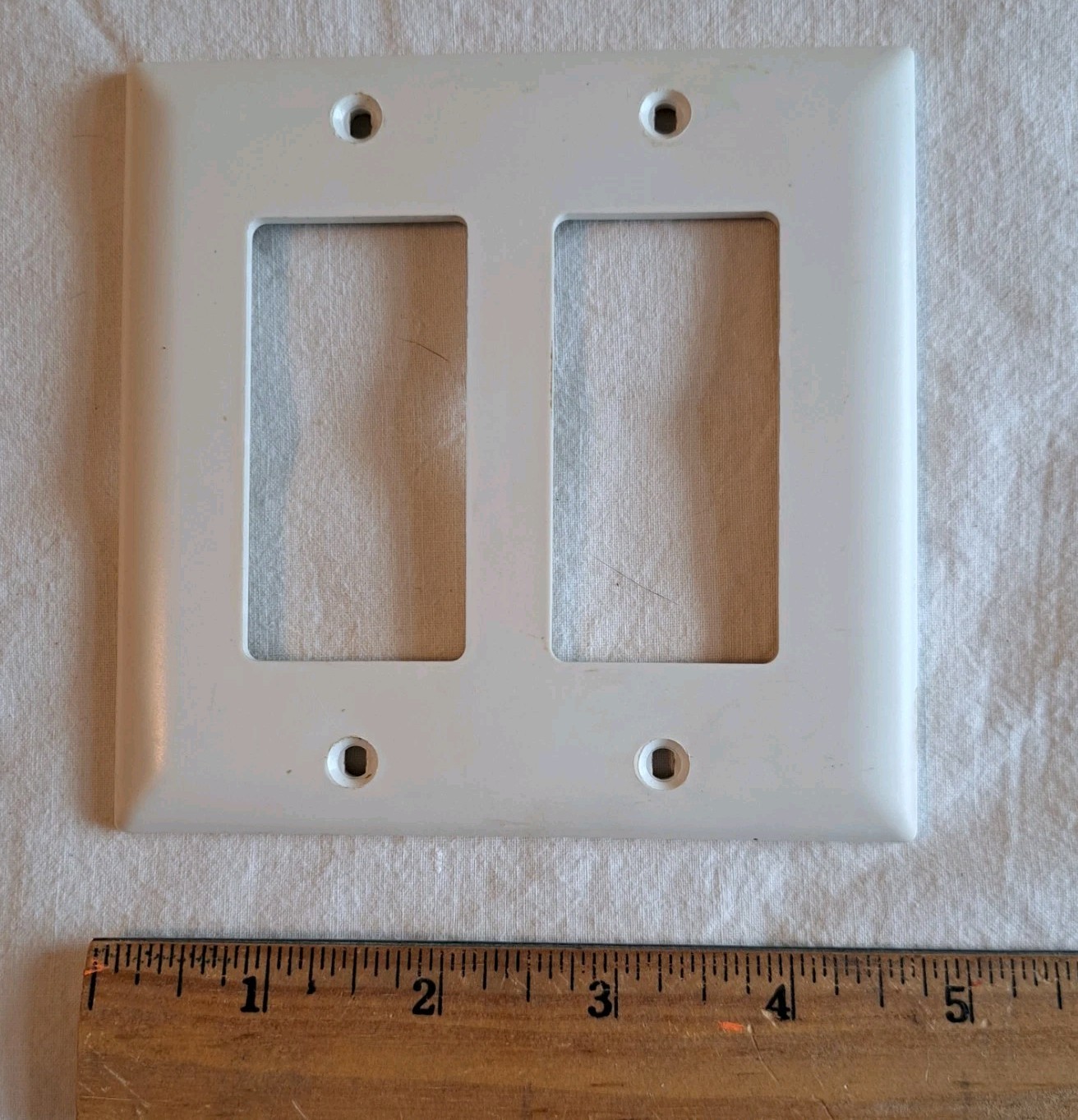 Pass & Seymour, Legrand 2 Gang Wall Plate White. SCREWS NOT INCLUDED