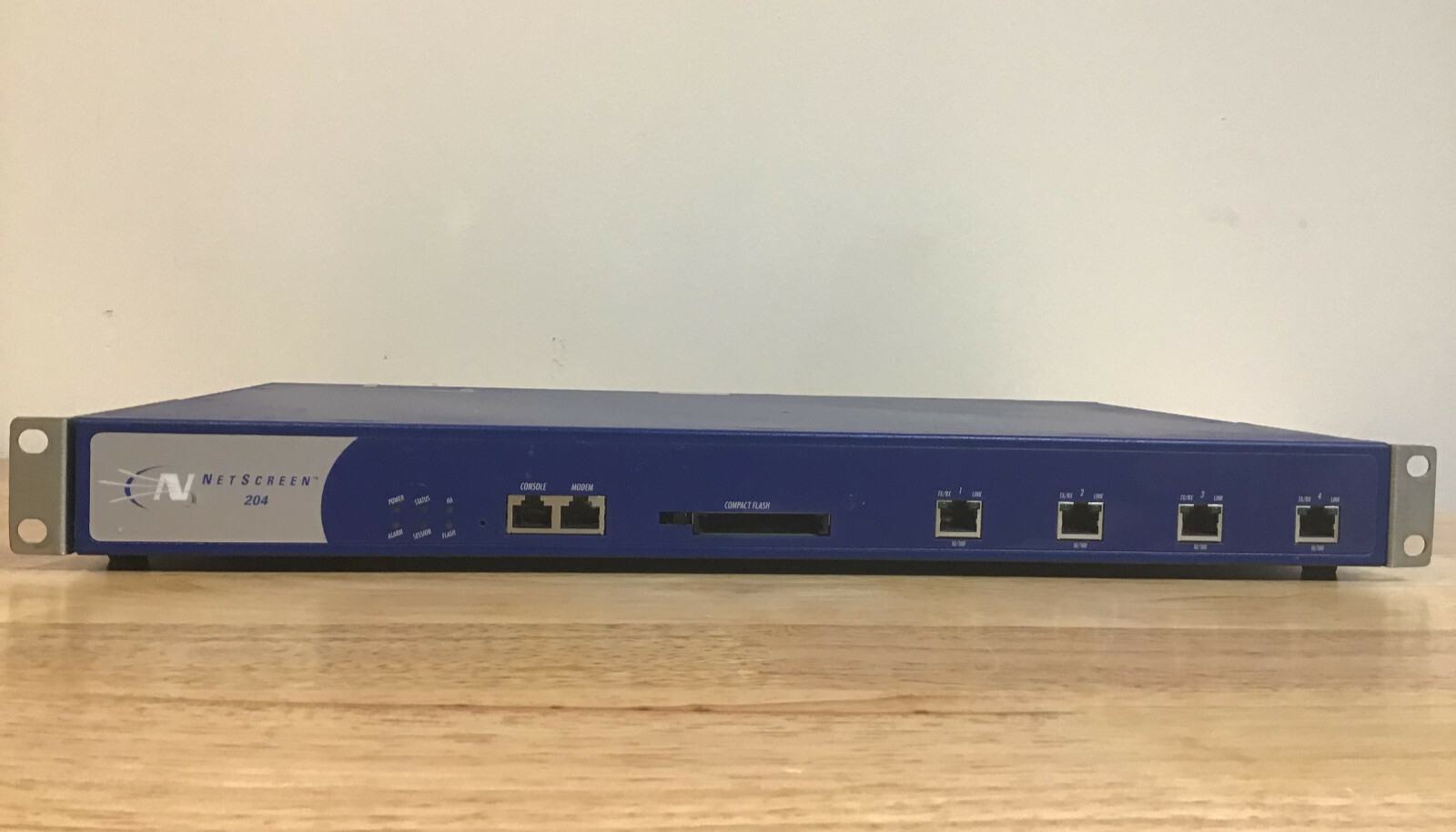 Juniper NetScreen-204 Firewall VPN 4x 10/100 BASE-T RJ45 375 Mbps L2 L3 NAT BGP