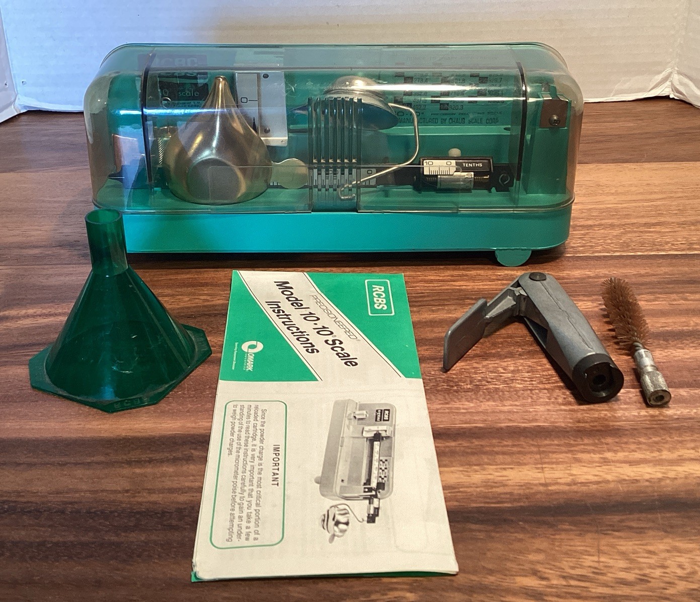 Vtg RCBS Model 10-10 Reloading Beam Scale + Lee Priming Tool + RCBS Funnel