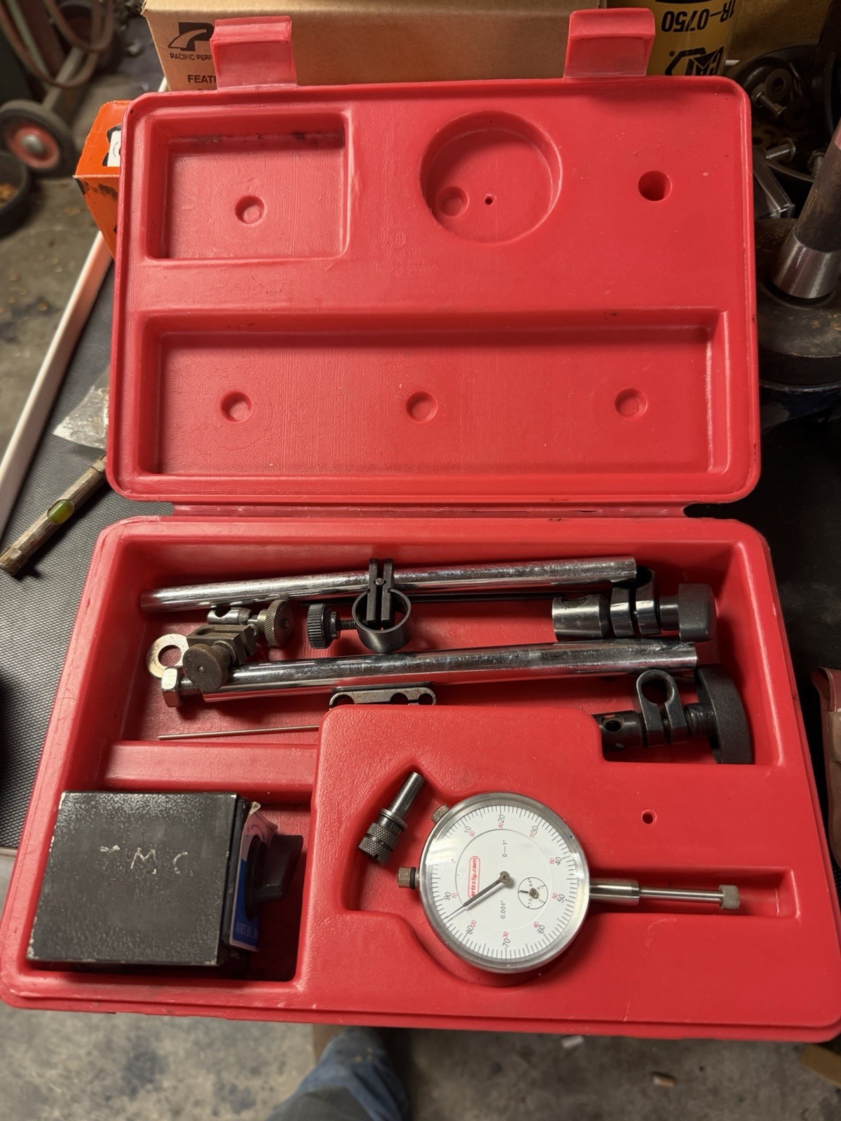 Grizzly Dial Indicator Set w/ Magnetic Base, Dial Indicator, Red Case