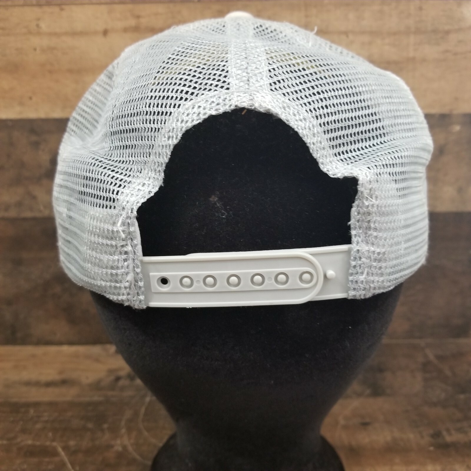 X-Treme Baseball Cap Snapback one size Grey and White Mesh Back