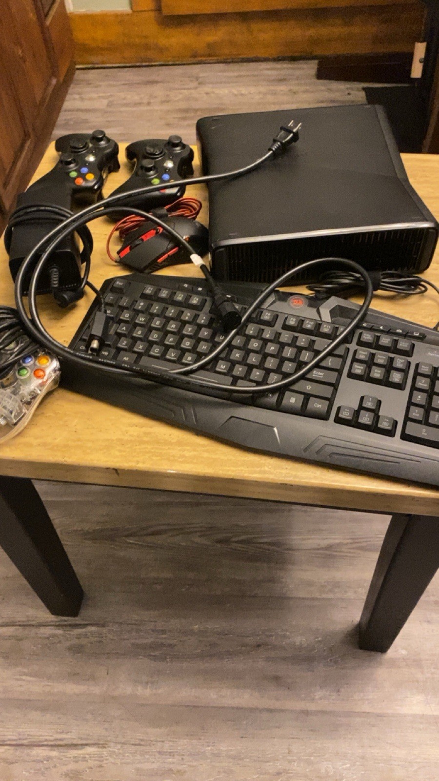 Xbox 360 3 Controllers 1 Mouse 1 Keyboard Mint Condition
