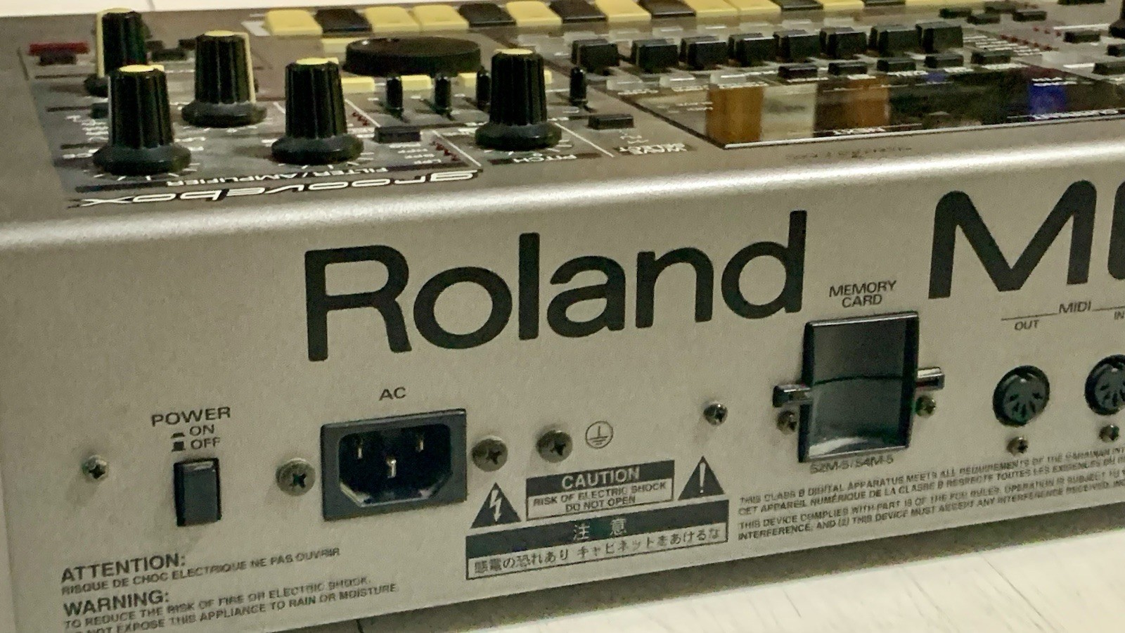 Roland MC-505 Groovebox 8-Track MIDI Controller Sequencer Drum Machine 1998