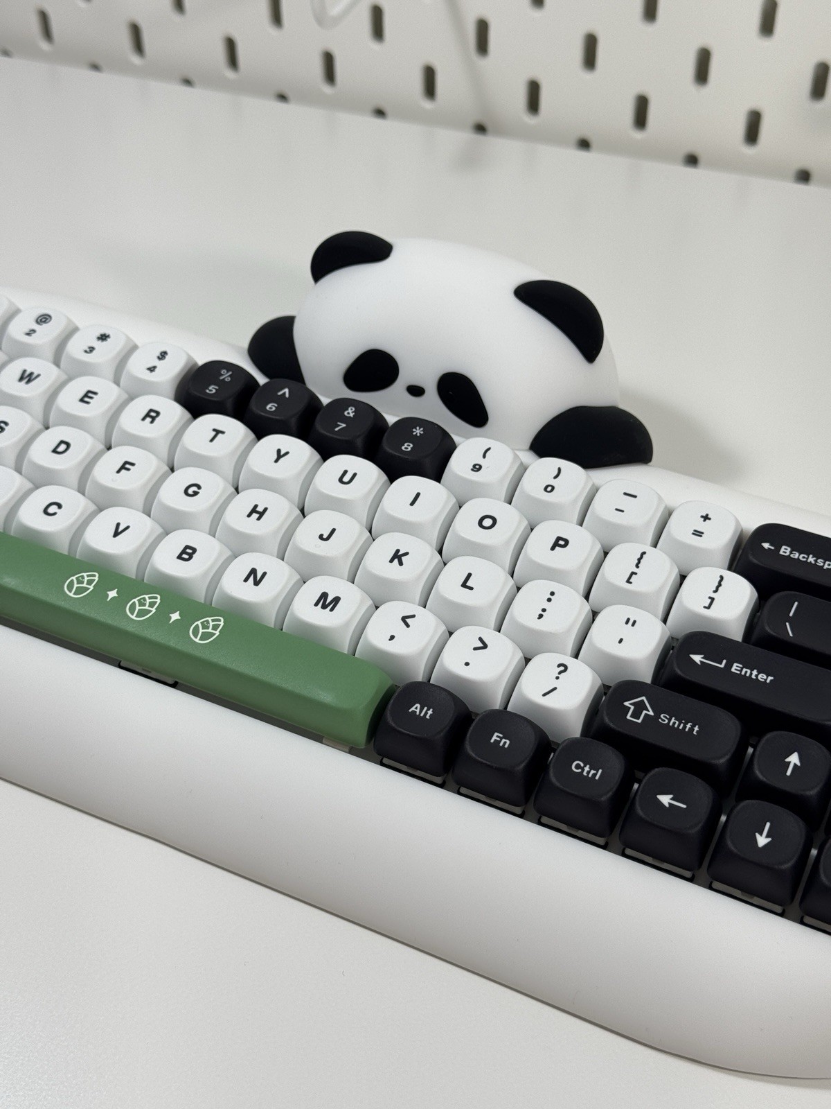 YUNZII Mechanical Keyboard Wireless RGB Backlit White Black Green QWERTY Layout
