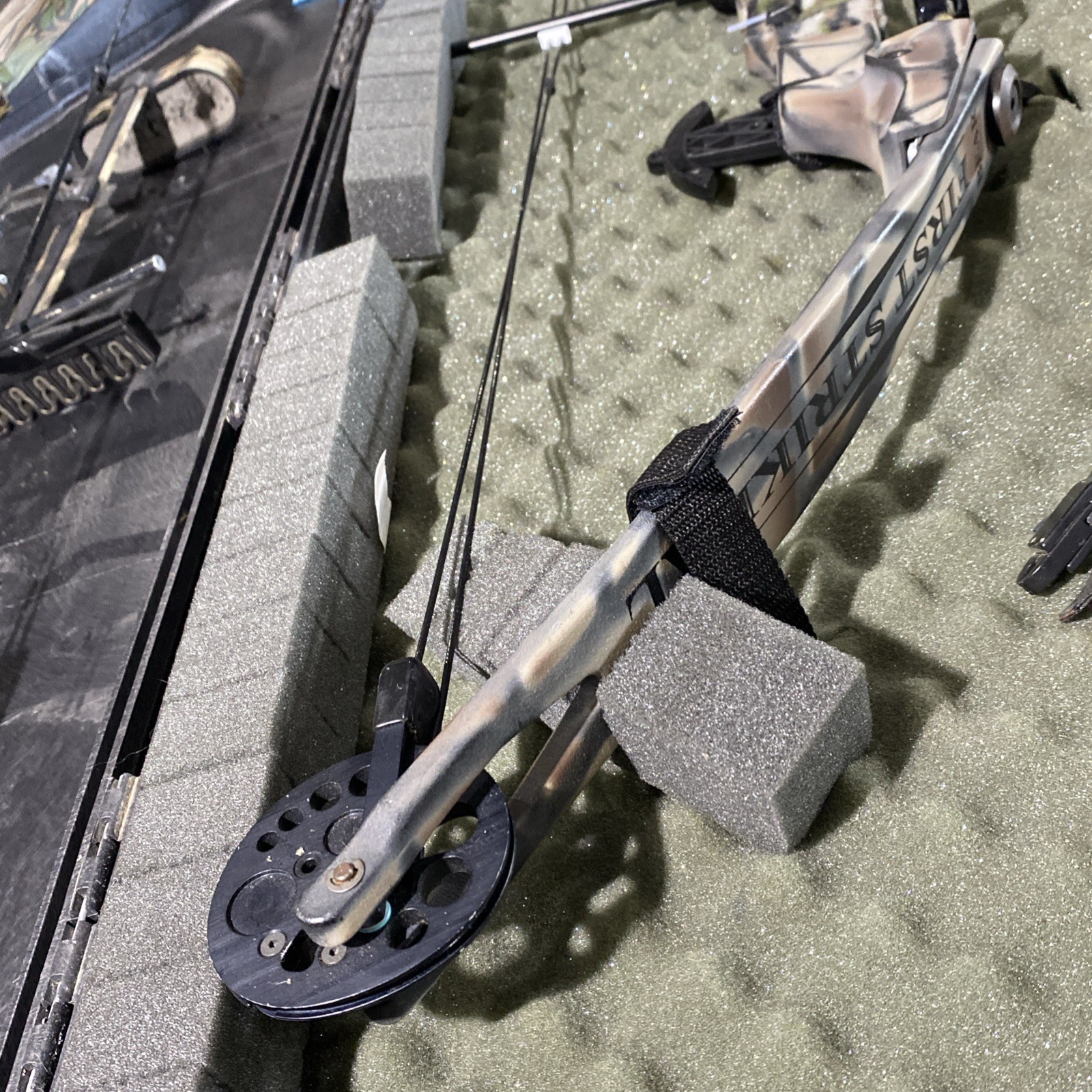 3pc Browning Mirage 3D Bear First Strike w/ Case Compound Bow Archery *NO STRING