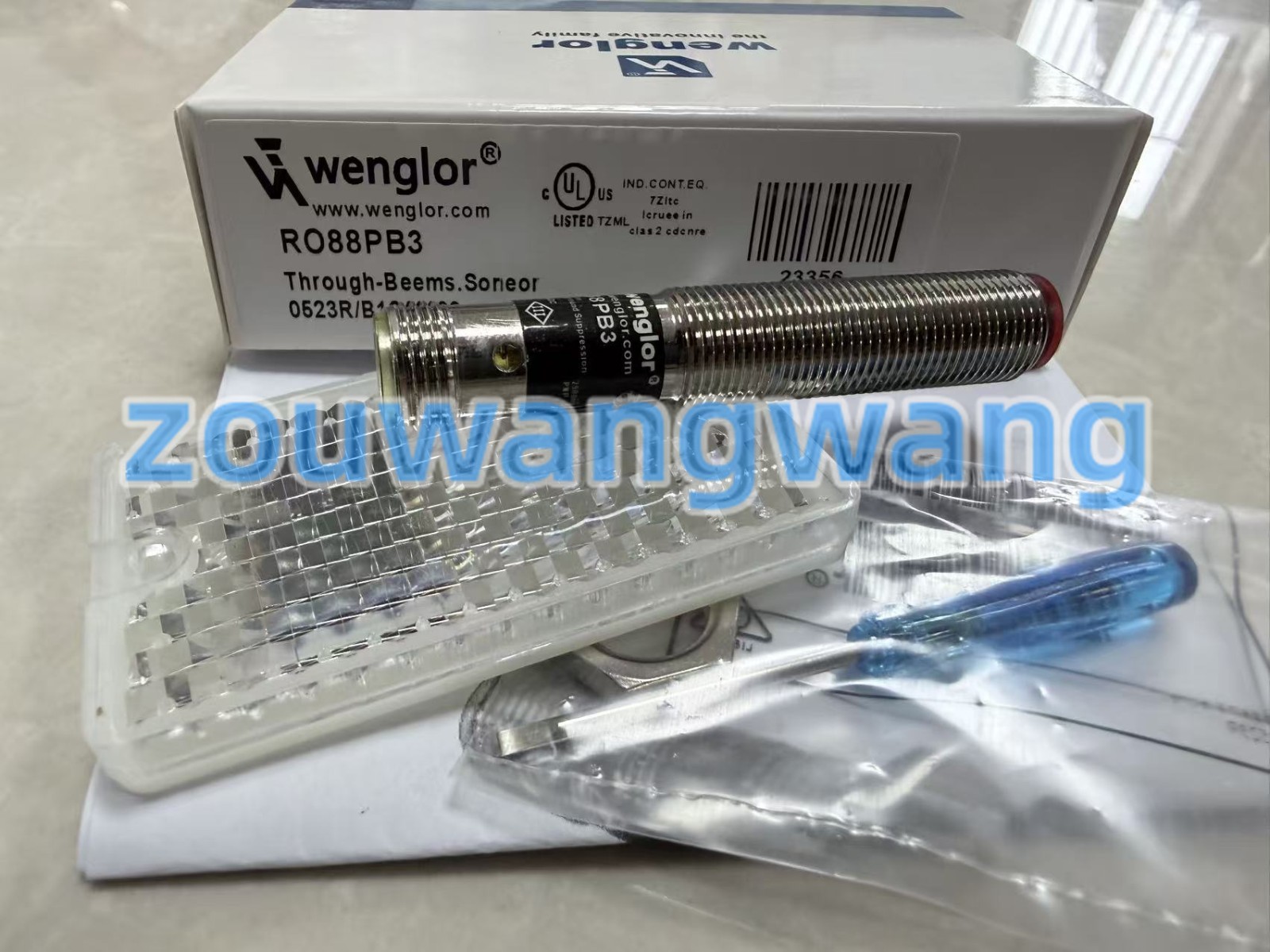 New In Box WENGLOR RO88PB3 Reflex Sensor