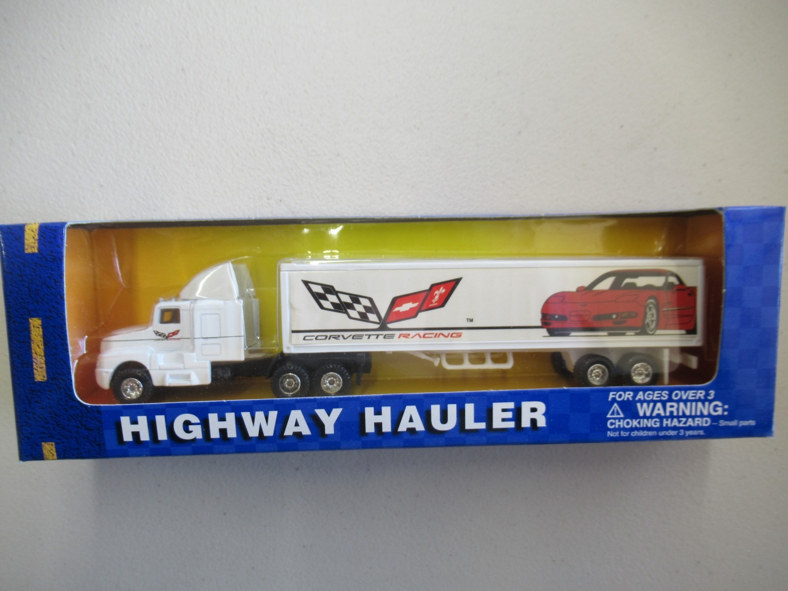 ROAD & TRACK HIGHWAY HAULER CORVETTE RACING HAULER MAISTO CHEVY CHEVY 1:87