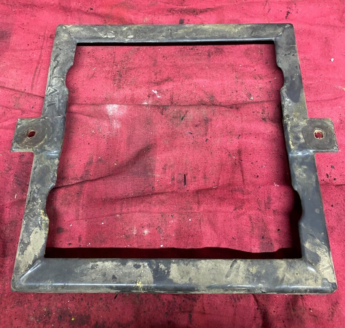 KENWORTH BATTERY HOLD DOWN, BRACKET, PLATE, COVER  K144-283