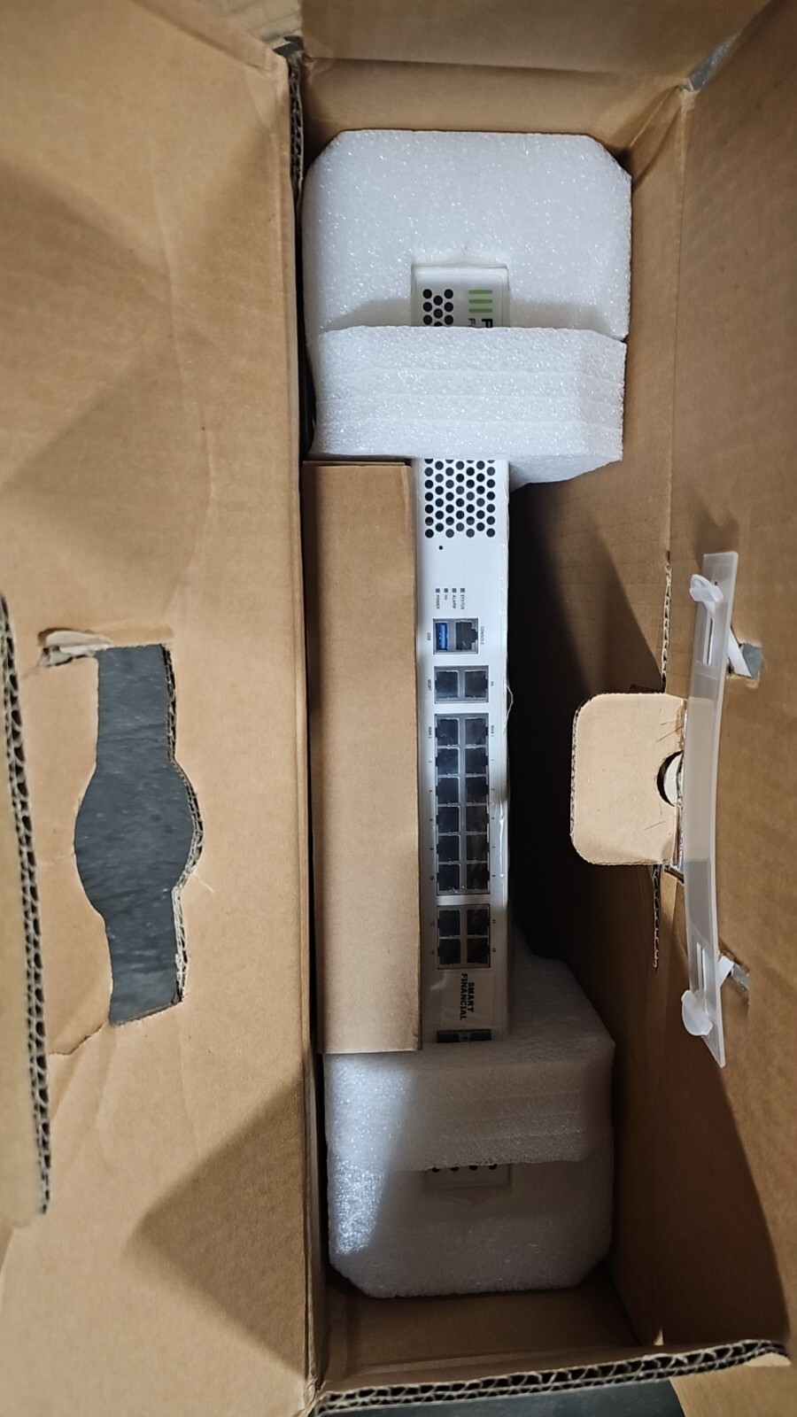 FG-200E-BDL-950-36 Fortinet FG-200E Firewall
