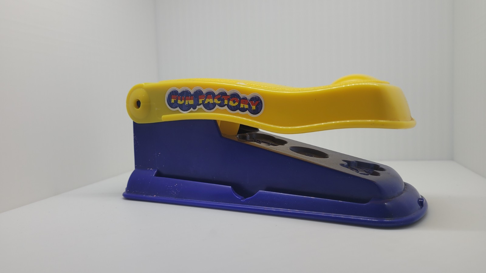 Hasbro 1998 Vintage Play-Doh Fun Factory