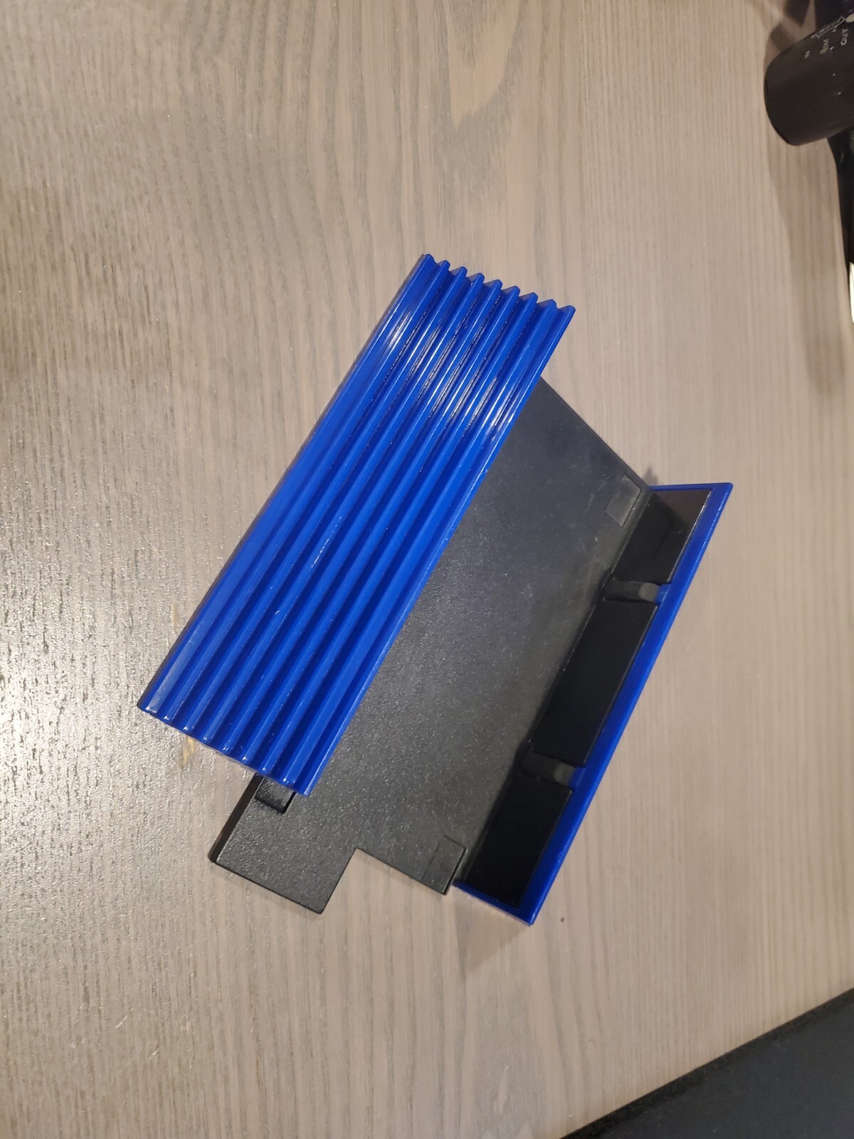 PlayStation 2 Blue Vertical Stand MAD CATZ