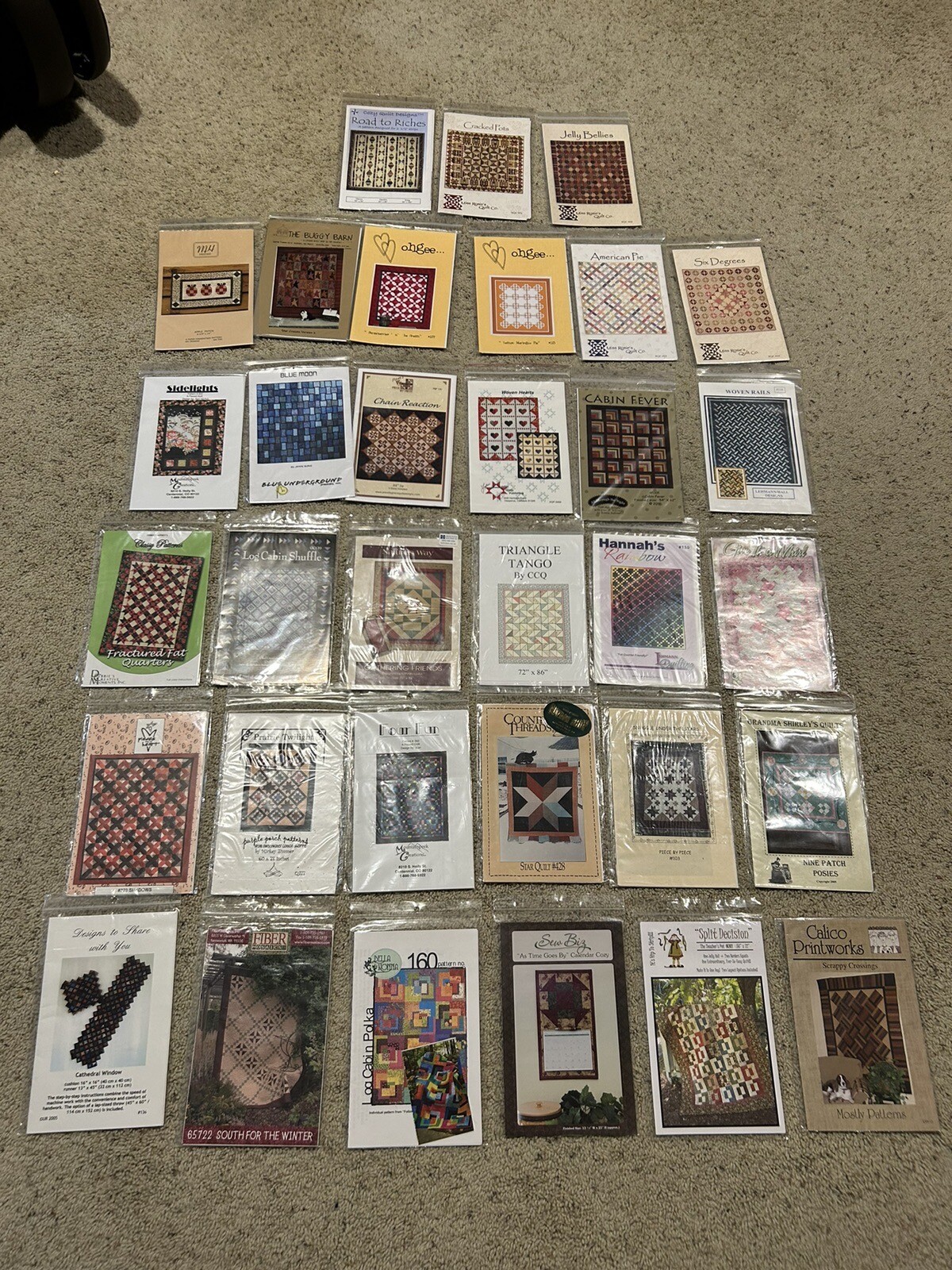 Quilt Patterns Lot of 33 Patterns Designs Mixed  Brands/Sizes Z23