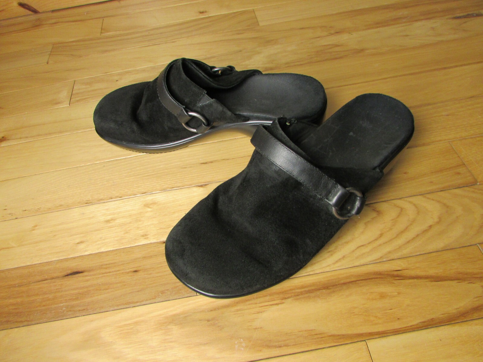 Vionic Brown Suede Leather Clogs Slip On Shoes Silver Side Ring Size 8.5 (39)