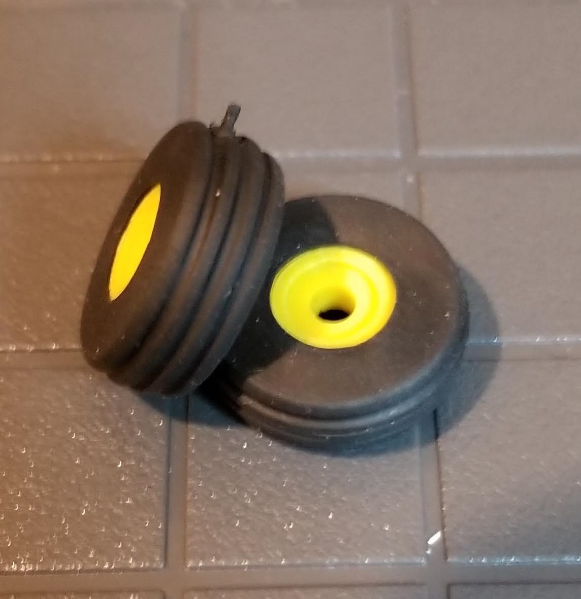1/64 Standi Toys Pair of 12.5-16 Tires with Yellow Rims