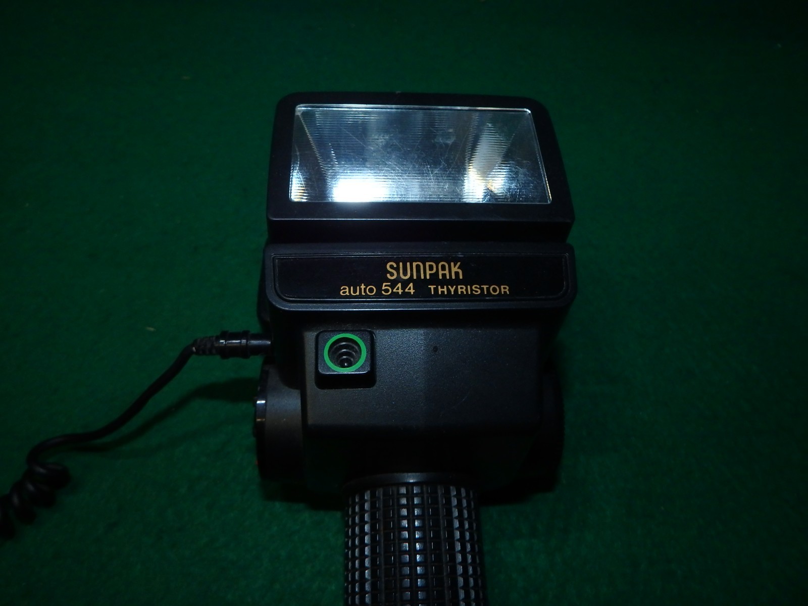 SUNPAK Auto 544 Thyristor Handle Flash+35mm Camera Bracket & PC Sync Cord Tested