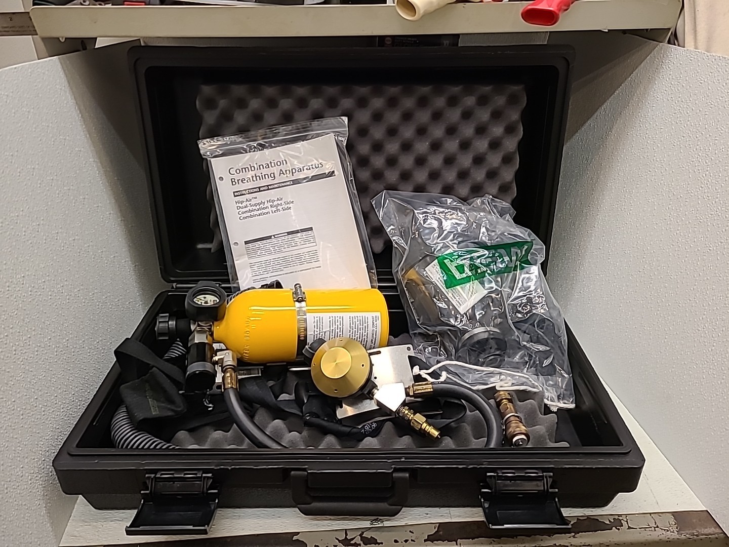 MSA HIP-AIR BREATHING APPARATUS DUAL FEED FULL FACE MASK & CARRY BOX