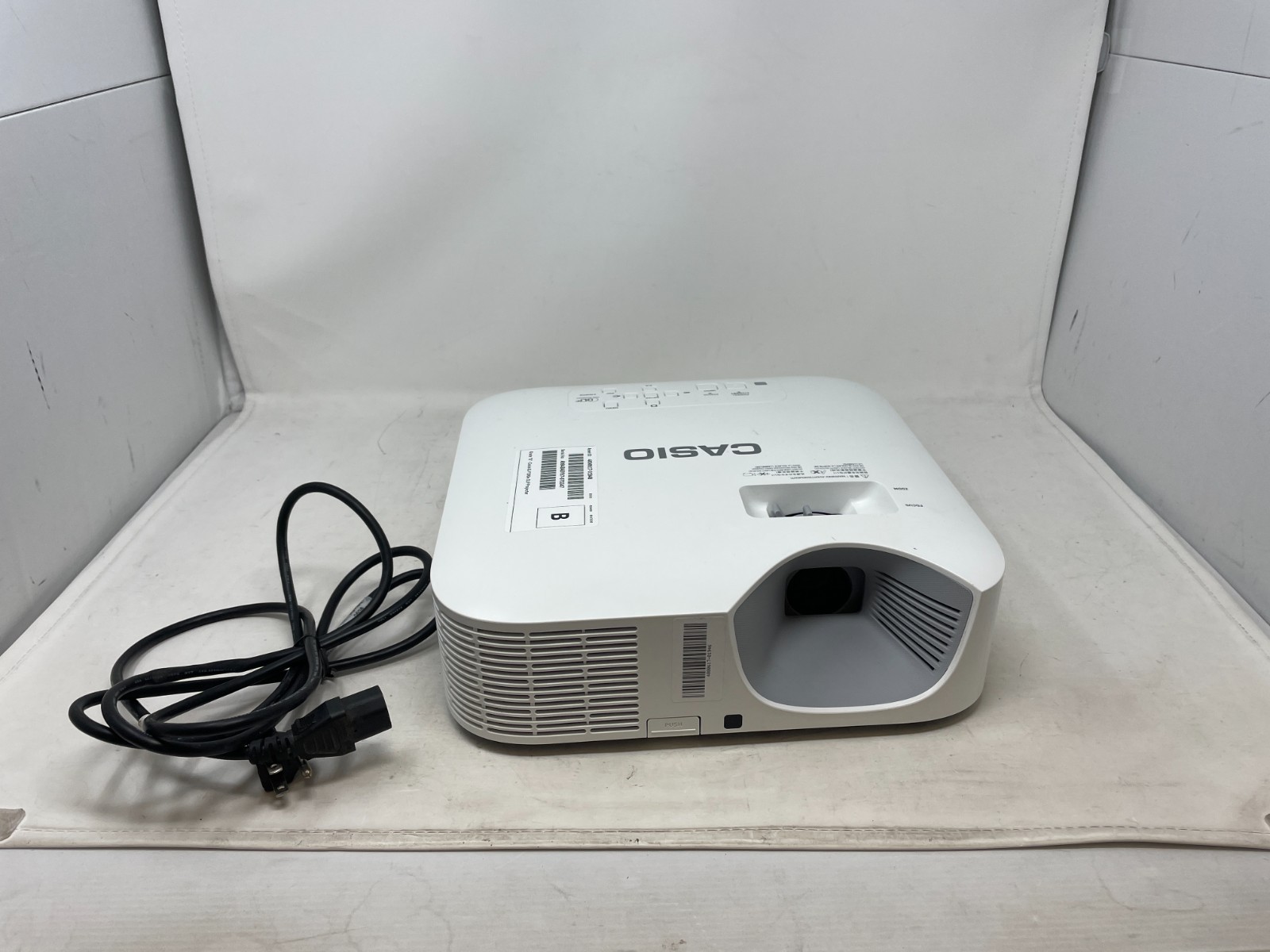 Under 3200 Lamp Hours - Casio XJ-F100W DLP Projector
