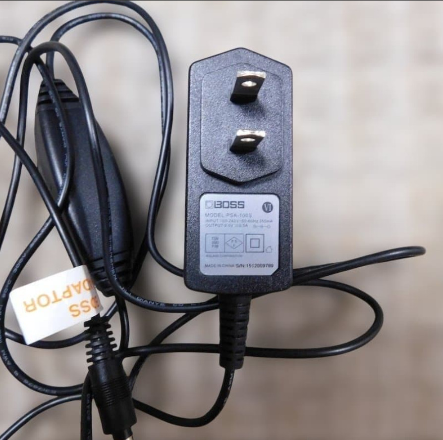 Boss ME-80 Multi Effects Guitar Processor w/ Box AC Adapter Used Excellent