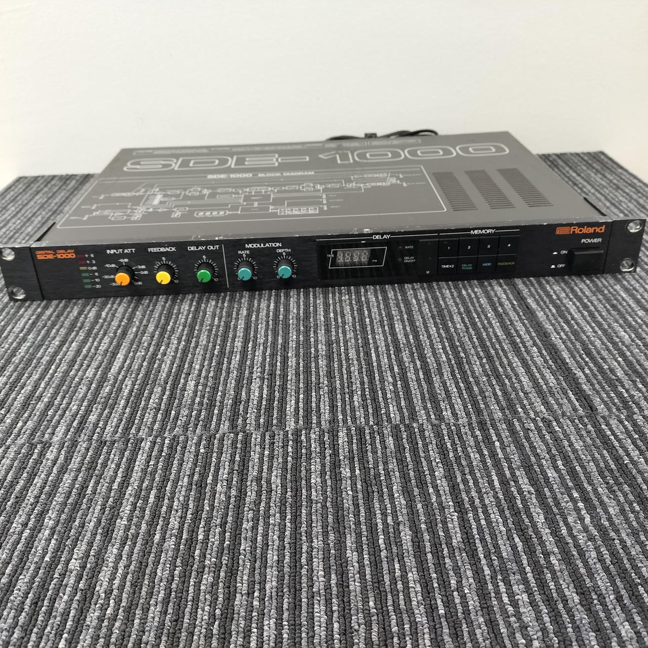 ROLAND SDE-1000 Digital Delay Unit