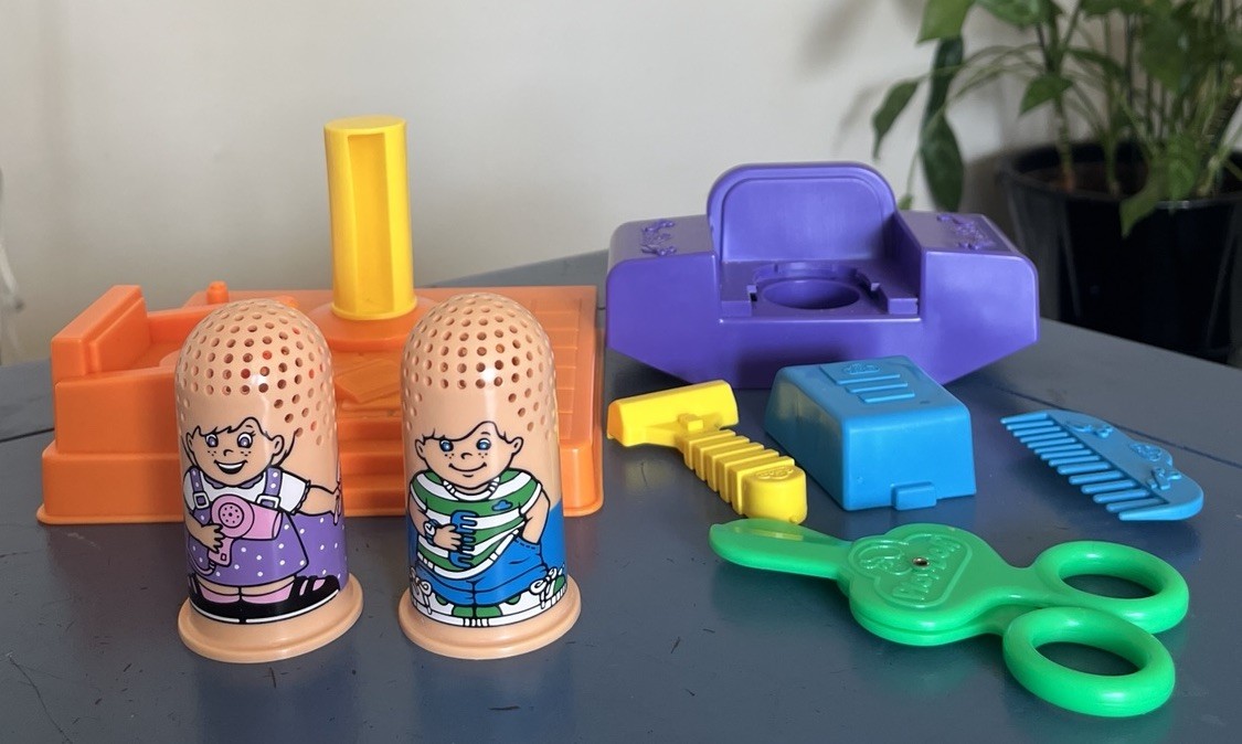 Play-Doh Fuzzy Pumper Barber & Beauty Shop Playset 22147, Used