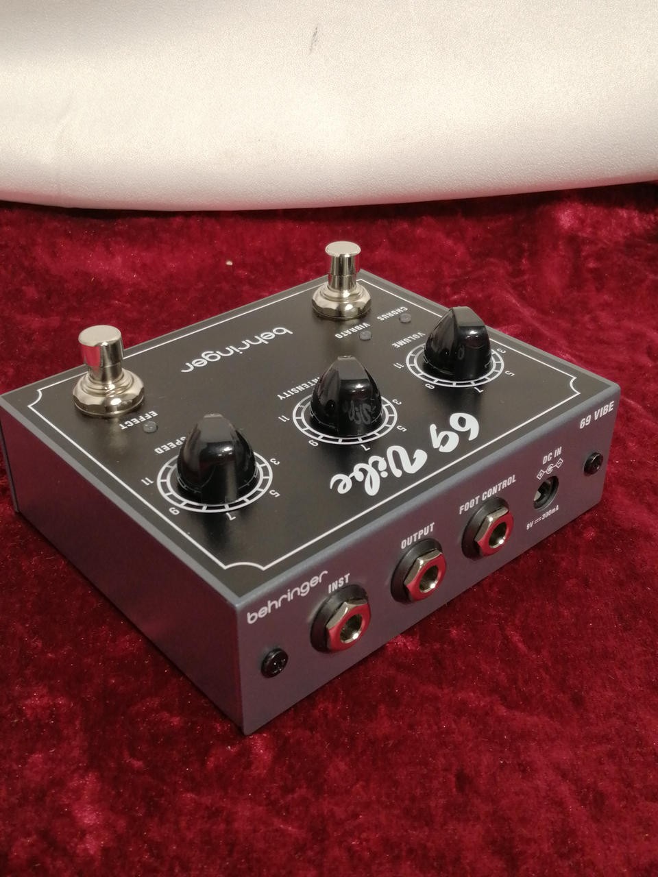BEHRINGER 69VIBE Model