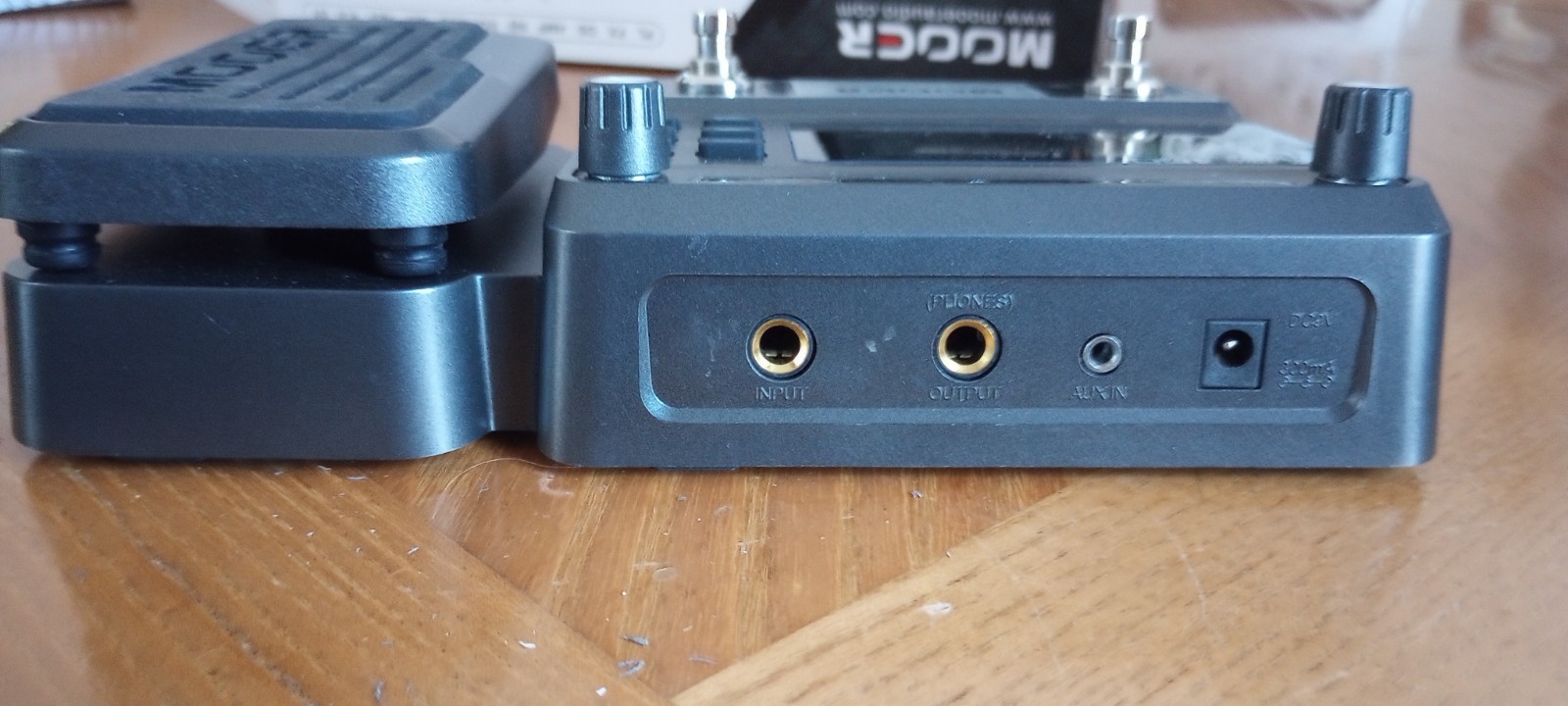 MOOER GE100 Digital Multi-Effects Processor Looper for Electric Guitar
