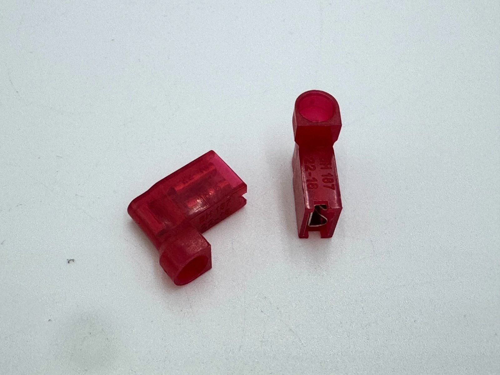 25 pcs  FEMALE SPADE 90 DEGREE CRIMP .187RED 22-18 AWG FLDNY 1-187