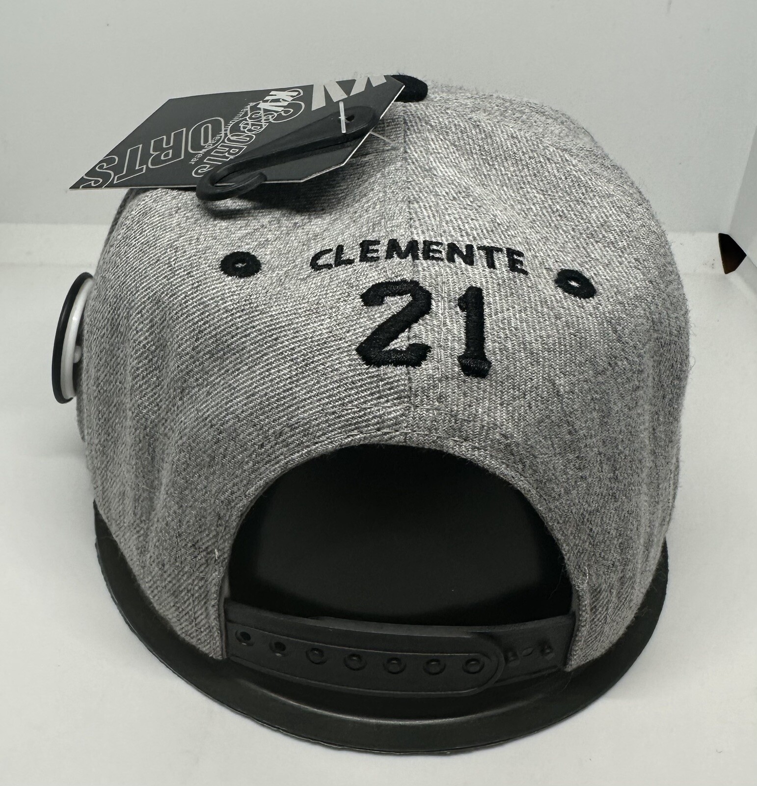 Roberto Clemente 21 SnapBack Hat Gorra Pin On Side
