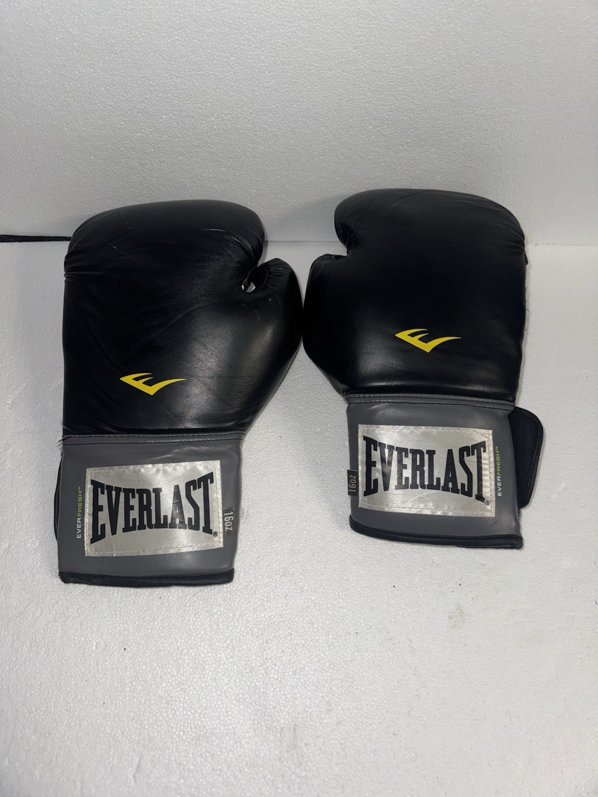 Everlast Boxing Gloves Black Gray 16oz Used With Wear Training Sparring