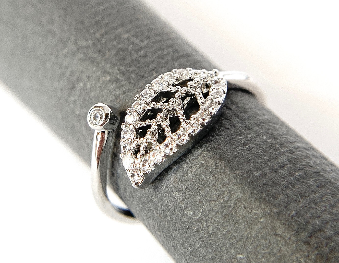 Leaf Multi-Paved CZ Gems Adjustable Mid Ring / Toe Ring